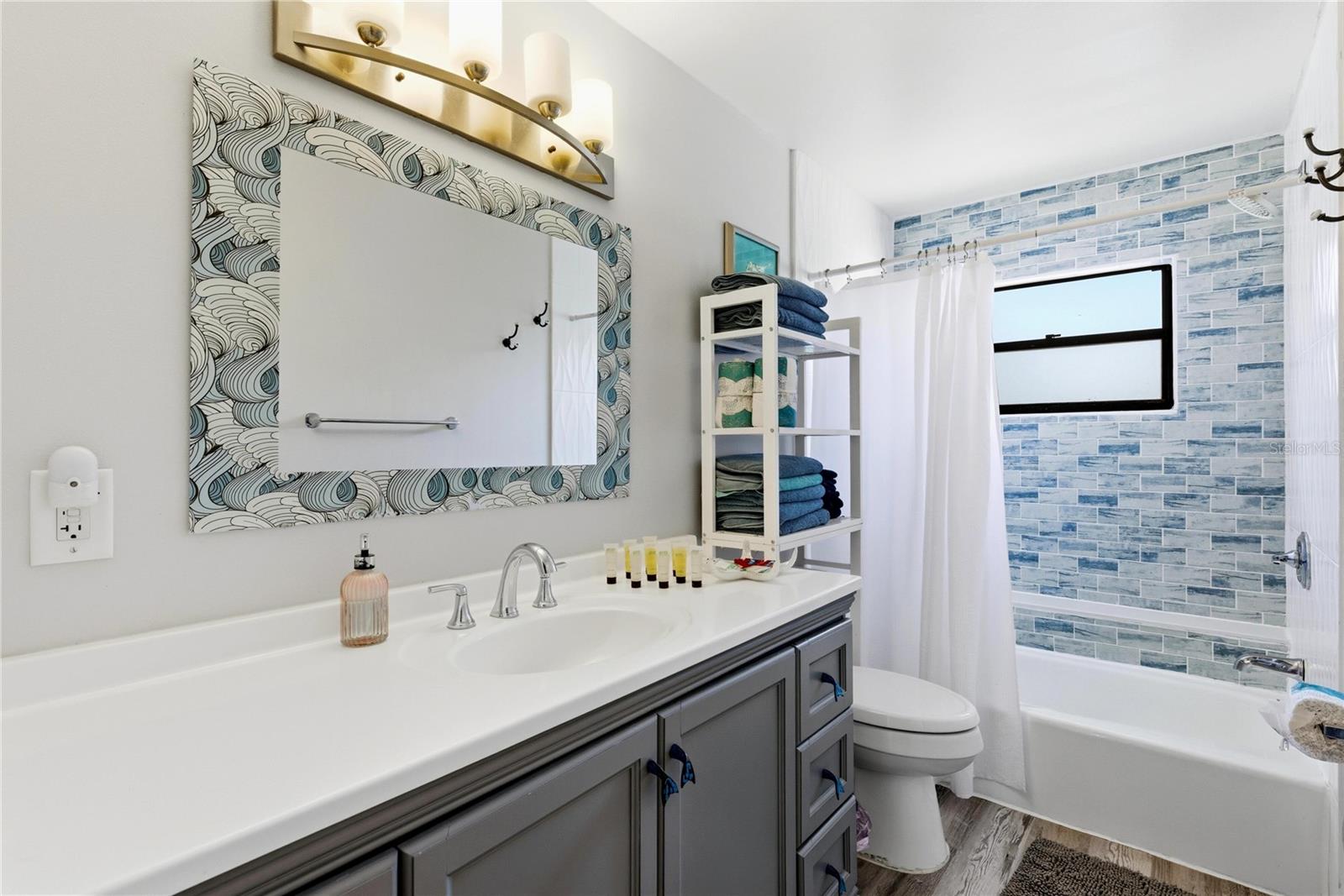 Listing photo id 32 for 527 Beach Road