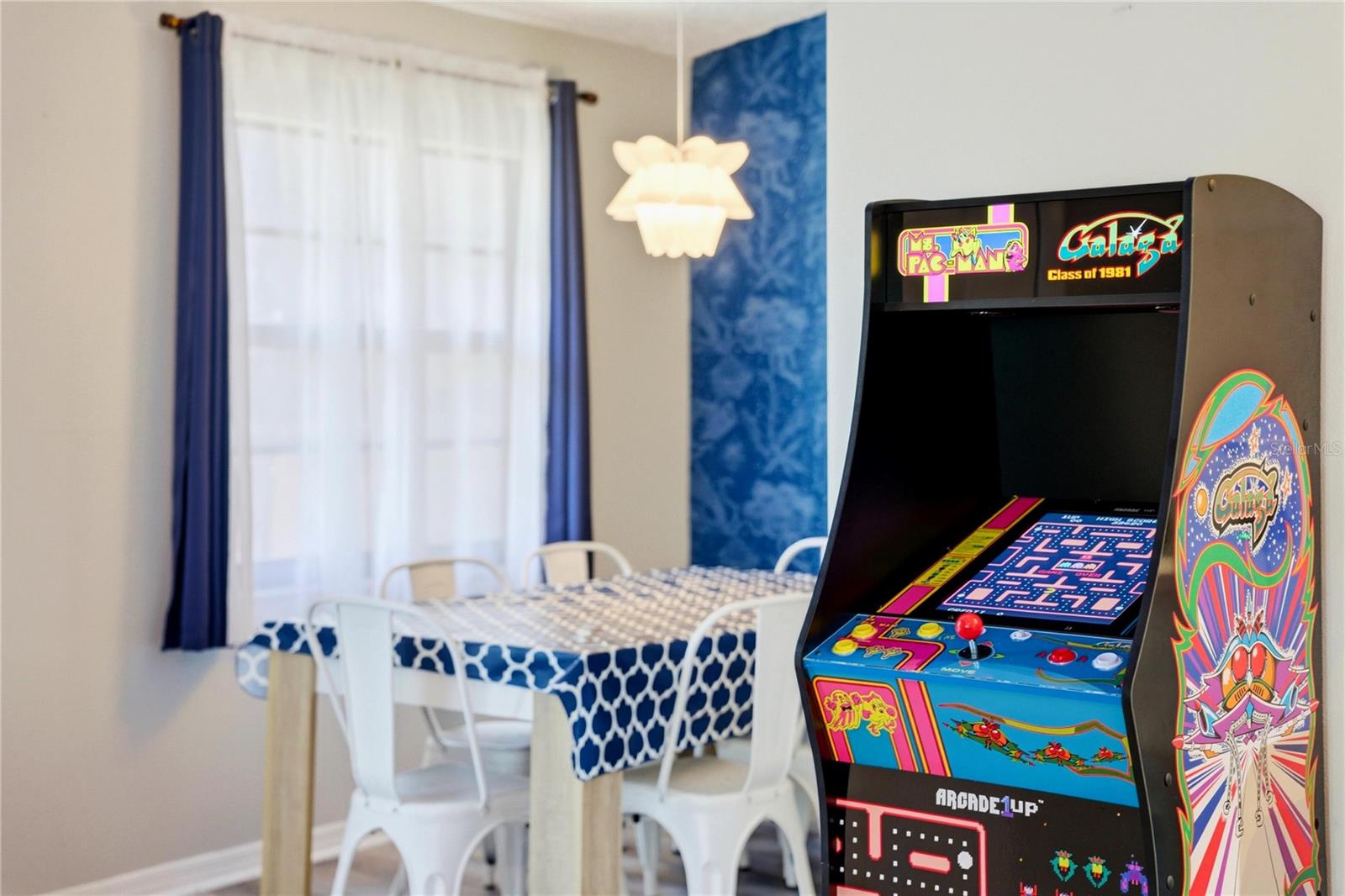 Listing photo id 35 for 527 Beach Road