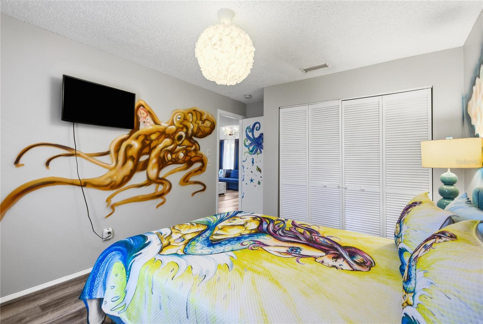 Listing photo id 40 for 527 Beach Road