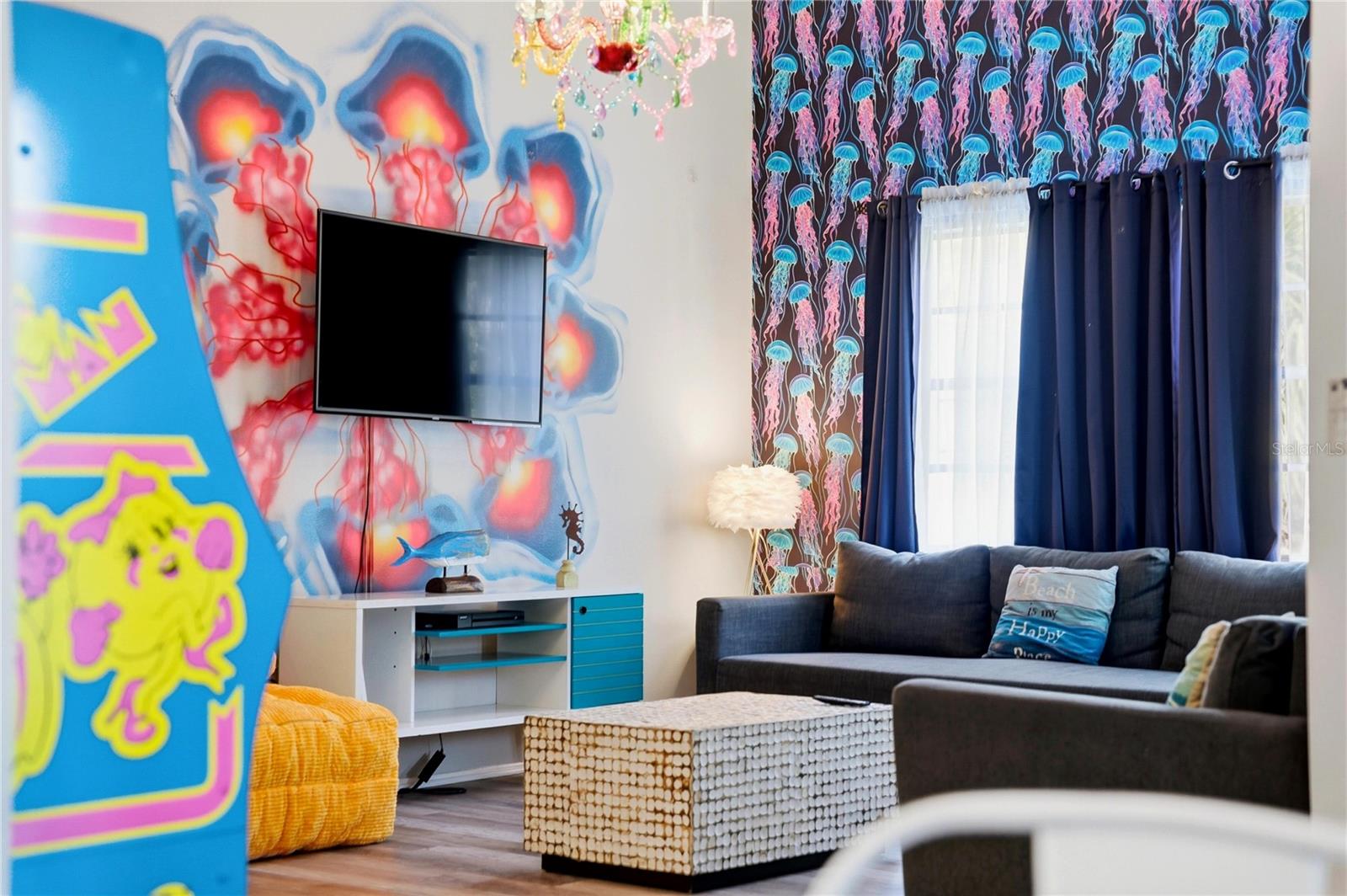 Listing photo id 4 for 527 Beach Road