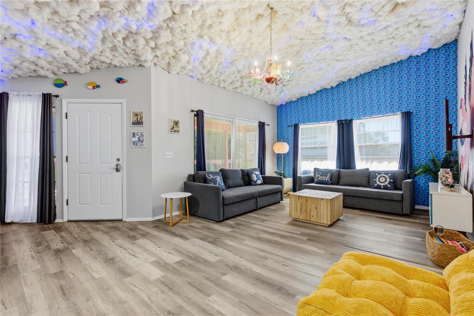 Listing photo id 5 for 527 Beach Road