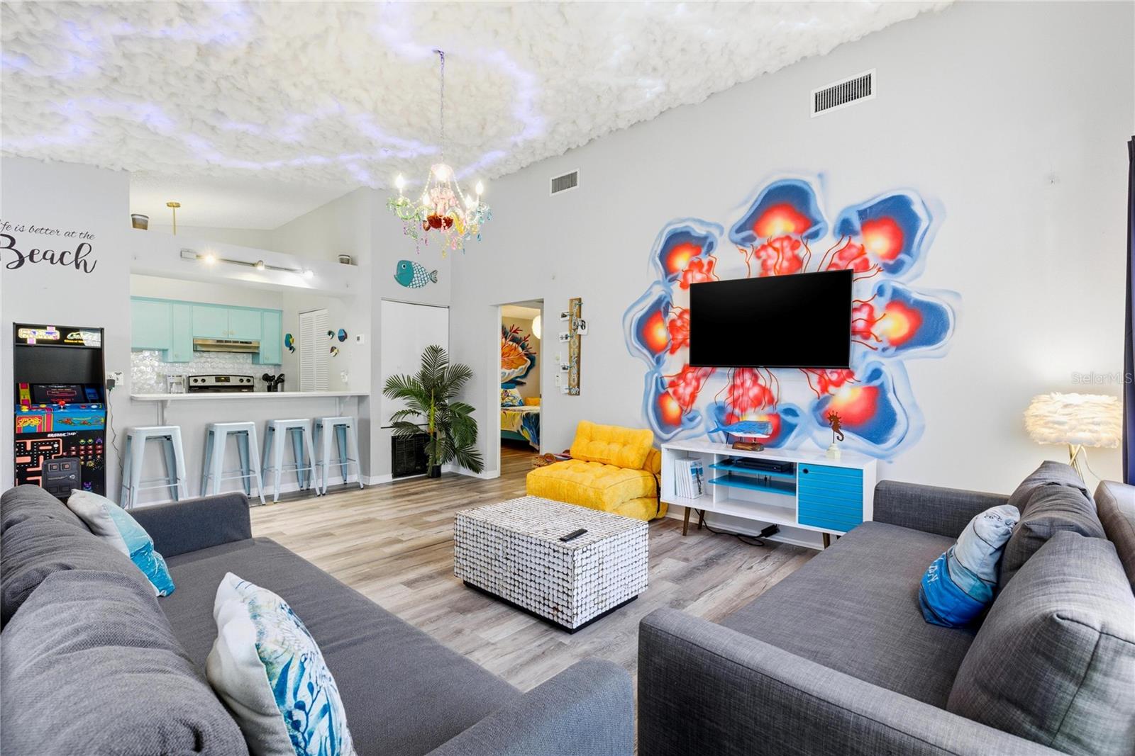 Listing photo id 6 for 527 Beach Road