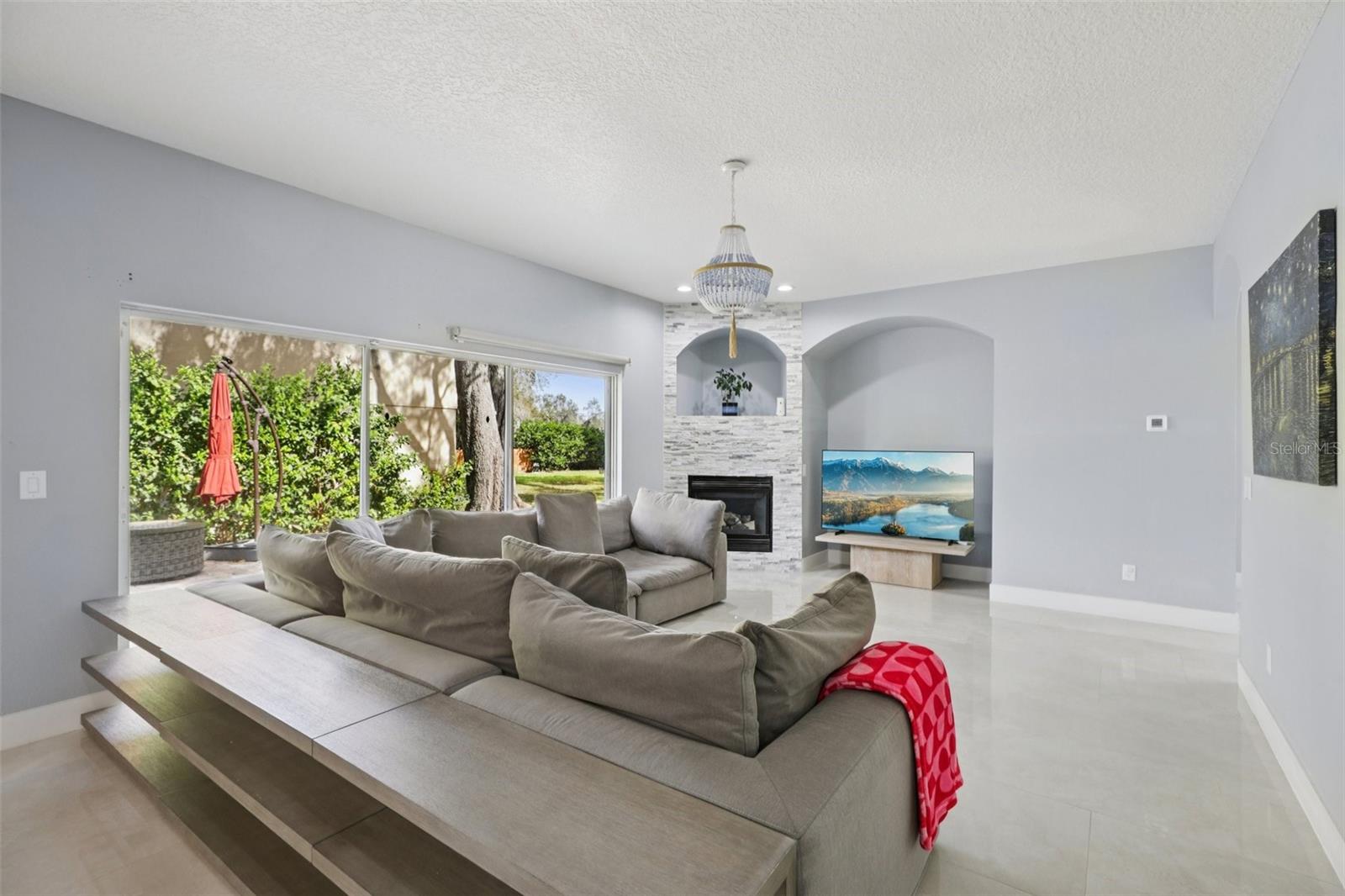 Image 17 of 90 For 1978 Applegate Drive