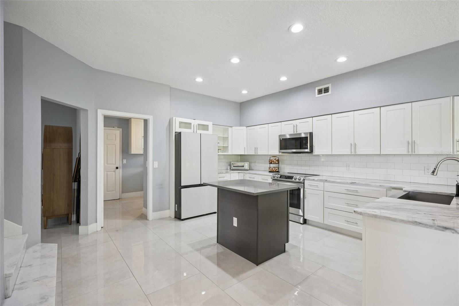 Image 22 of 90 For 1978 Applegate Drive