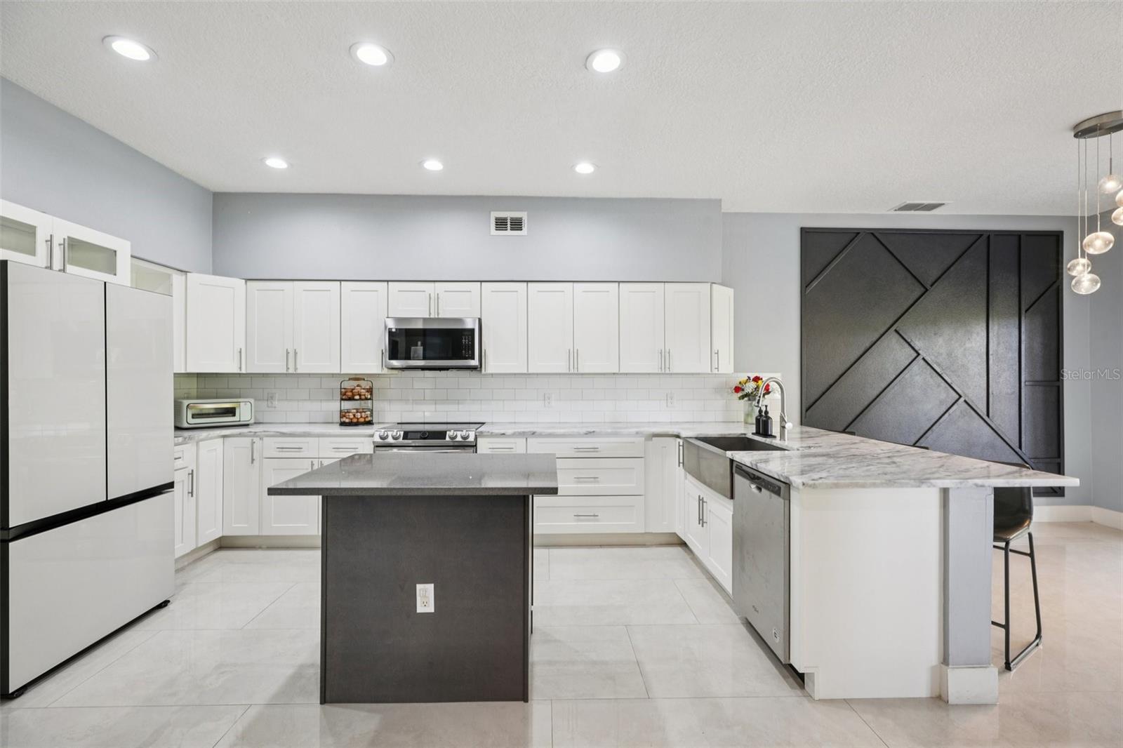 Image 23 of 90 For 1978 Applegate Drive