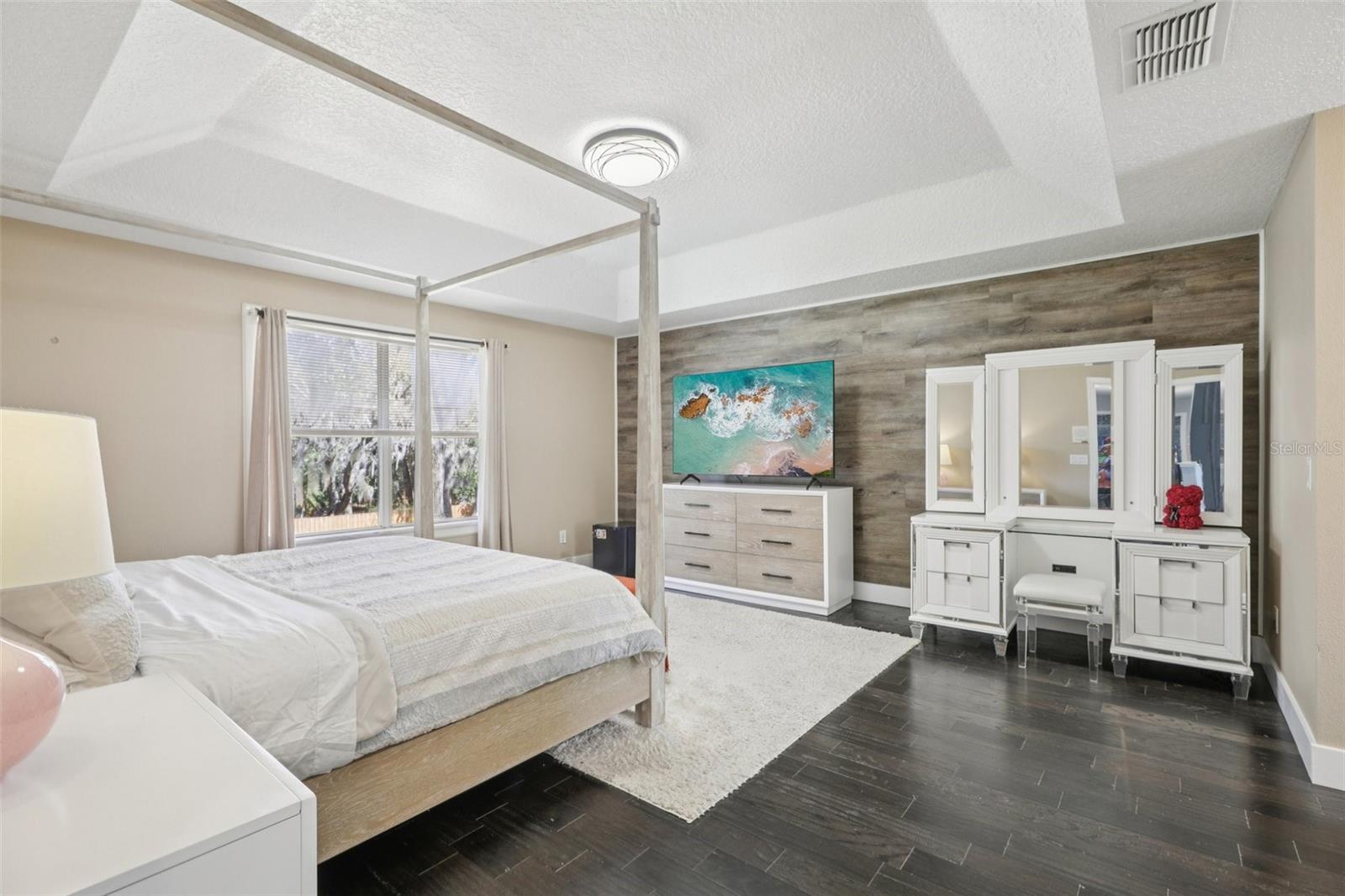 Image 31 of 90 For 1978 Applegate Drive