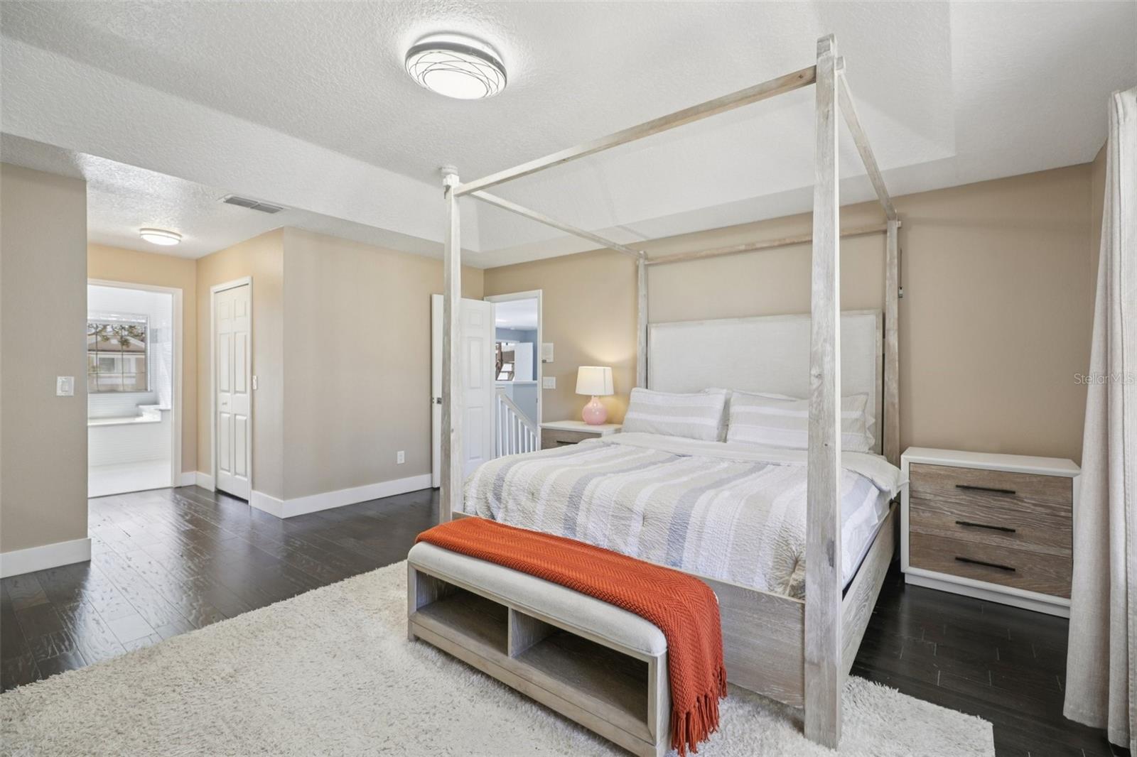 Image 33 of 90 For 1978 Applegate Drive