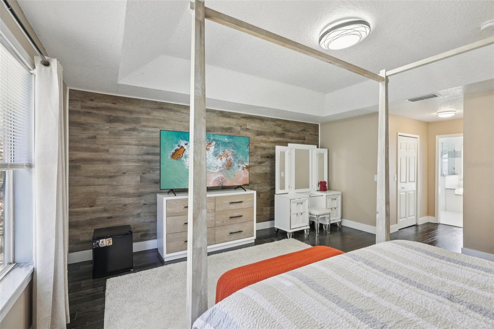 Image 34 of 90 For 1978 Applegate Drive