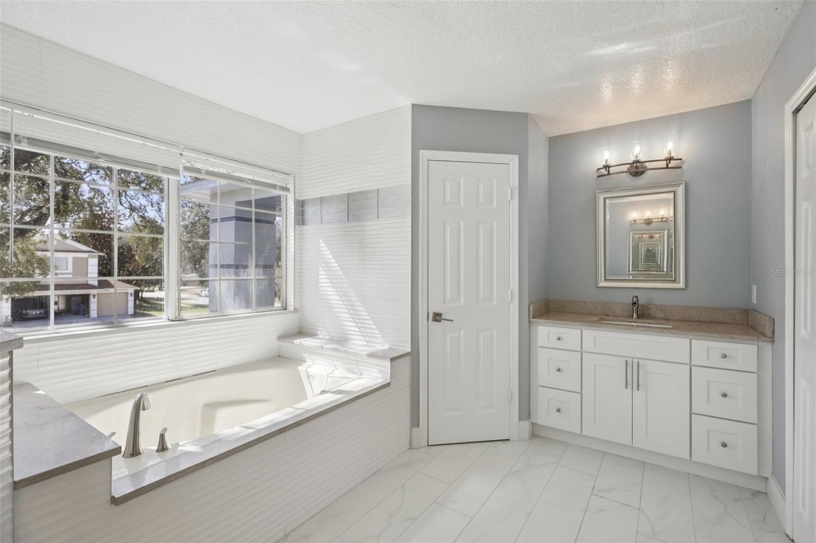 Image 37 of 90 For 1978 Applegate Drive