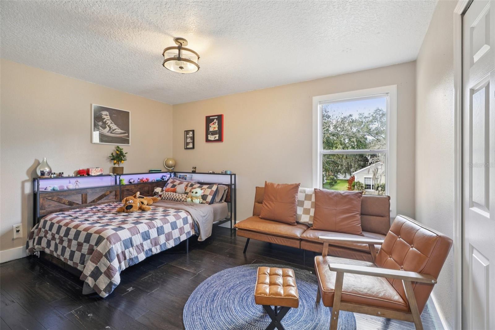 Image 41 of 90 For 1978 Applegate Drive