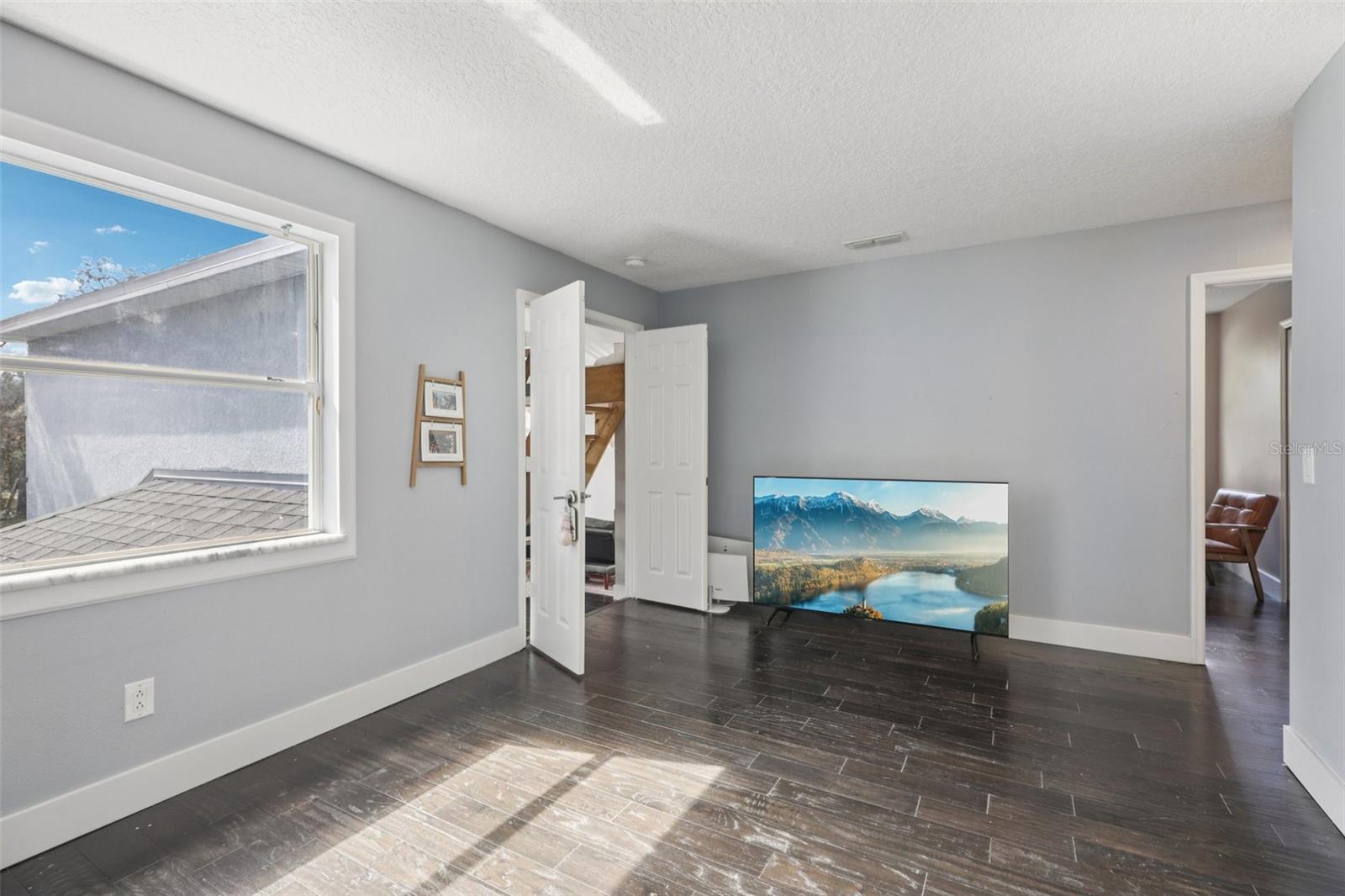 Image 44 of 90 For 1978 Applegate Drive