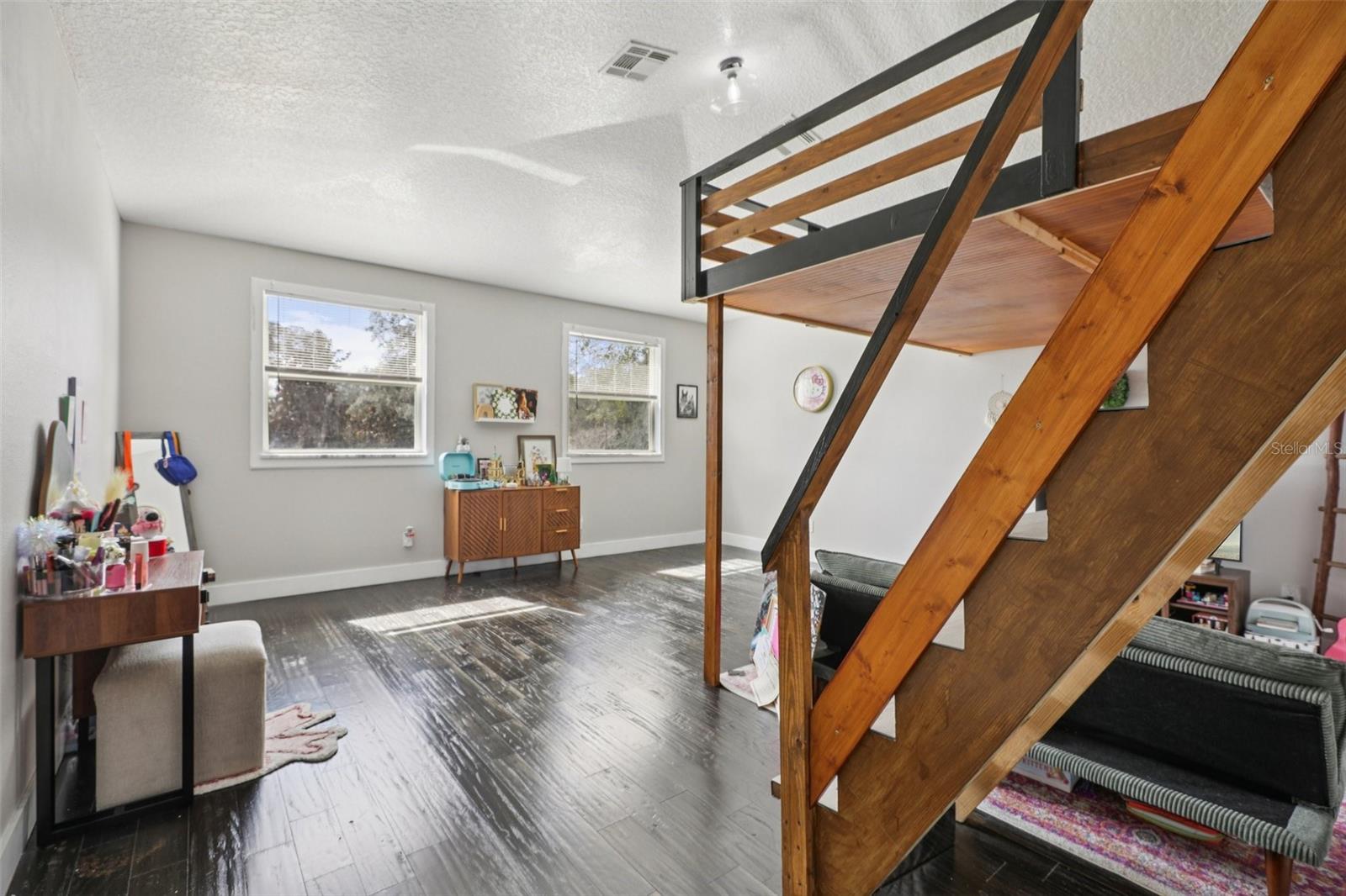 Image 46 of 90 For 1978 Applegate Drive