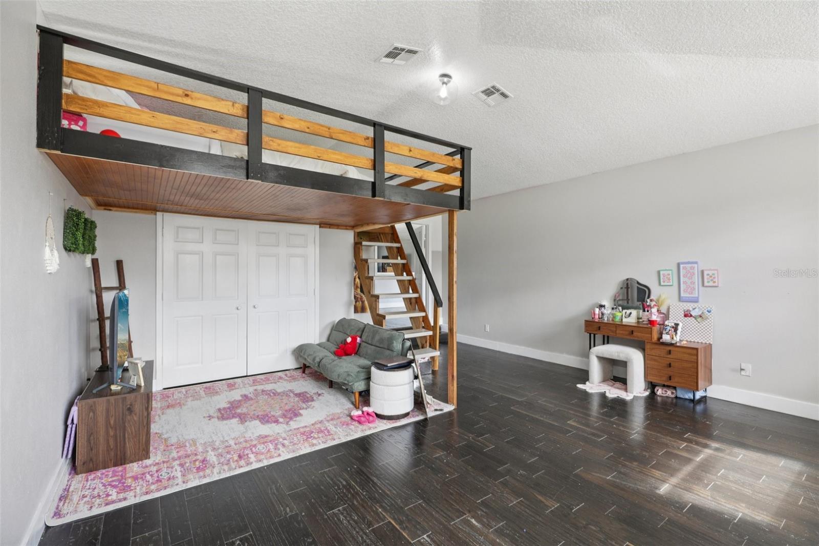 Image 48 of 90 For 1978 Applegate Drive