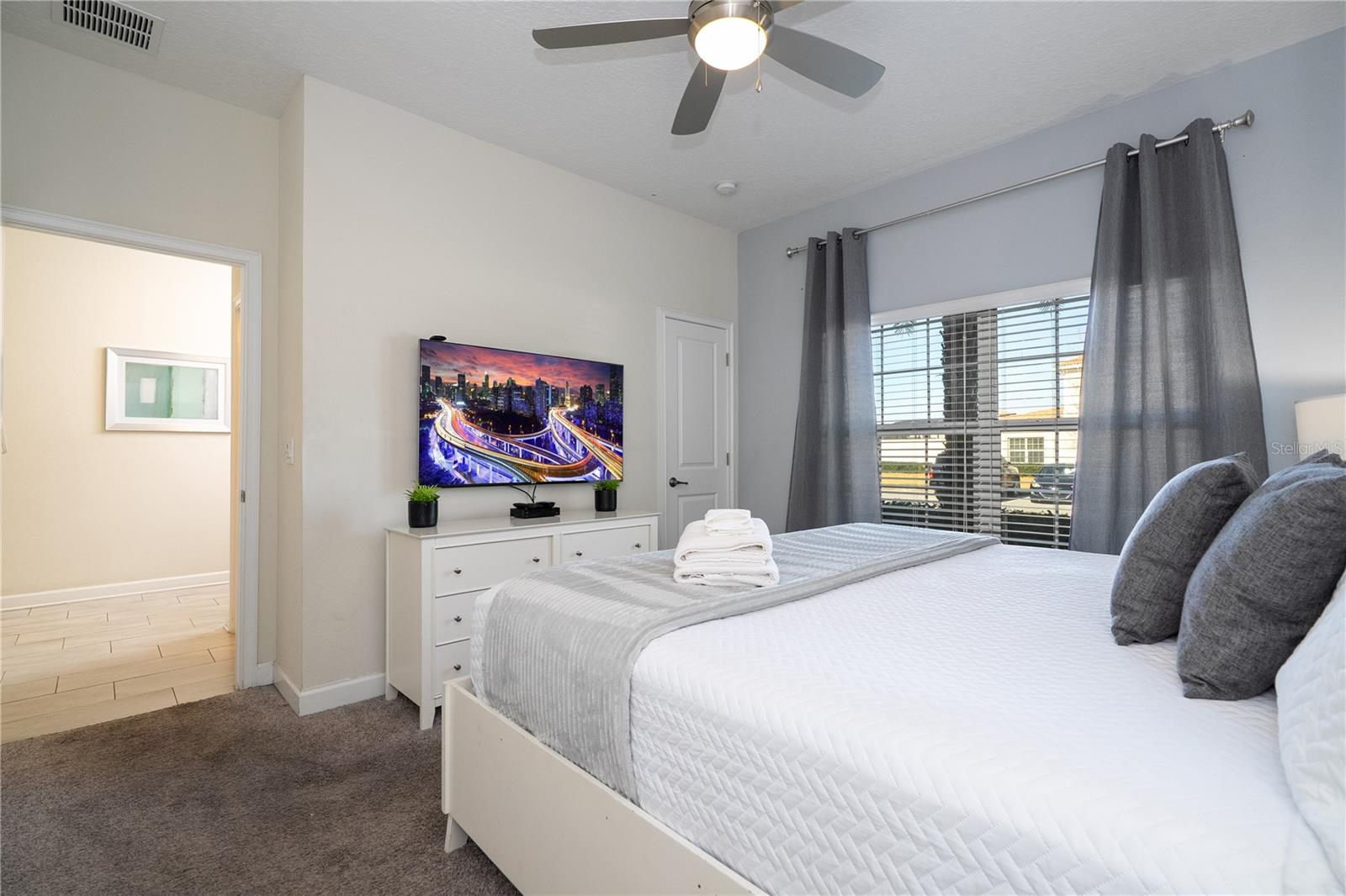 Image 19 of 100 For 4867 Romeo Circle