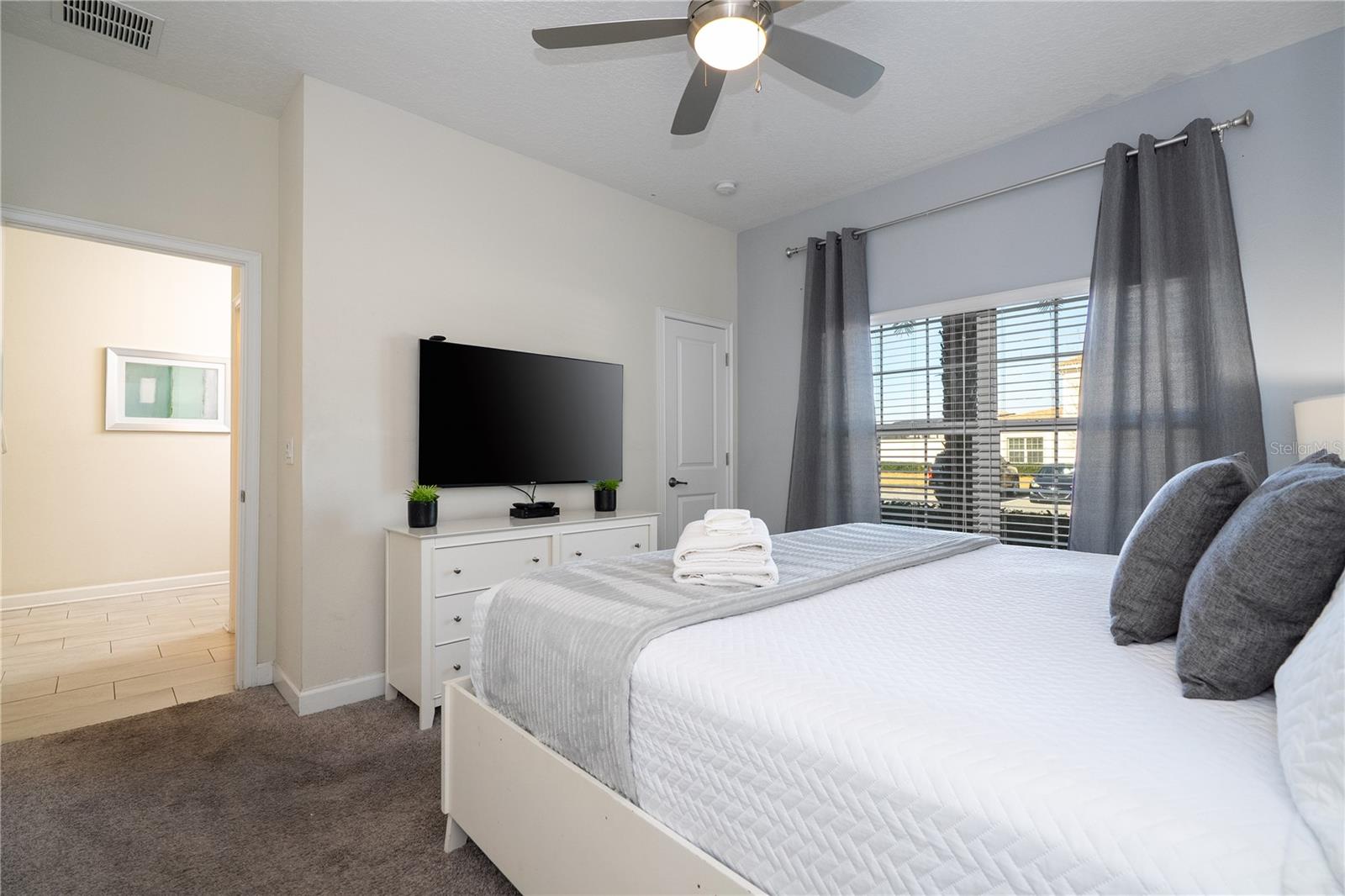 Image 20 of 100 For 4867 Romeo Circle