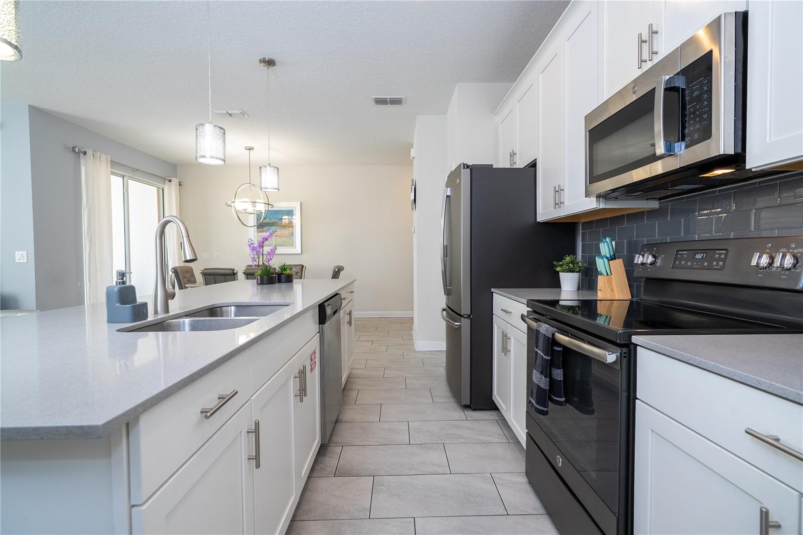 Image 31 of 100 For 4867 Romeo Circle