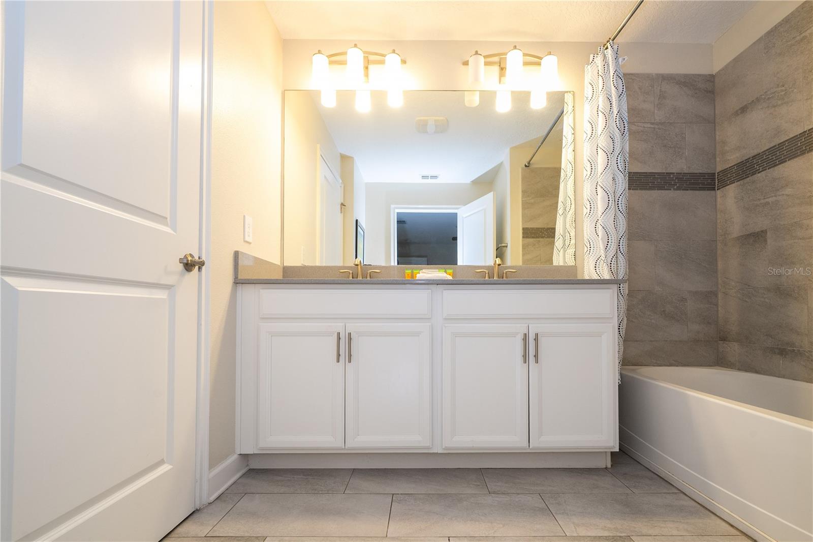 Image 58 of 100 For 4867 Romeo Circle