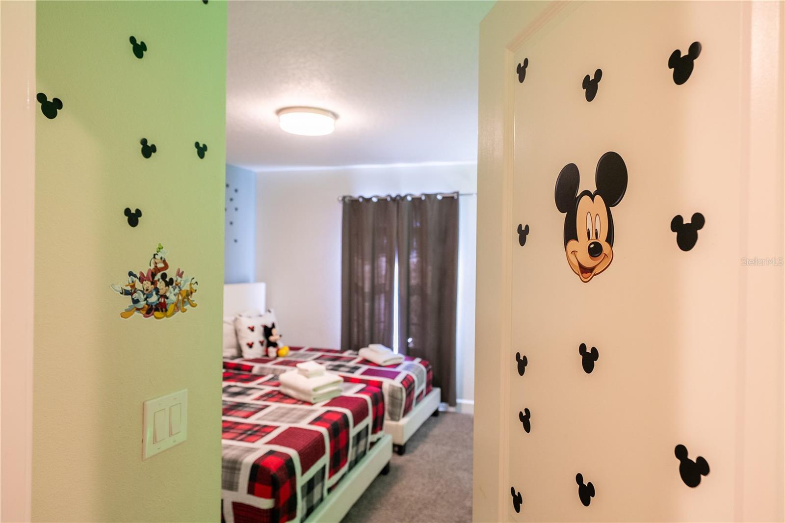 Image 61 of 100 For 4867 Romeo Circle