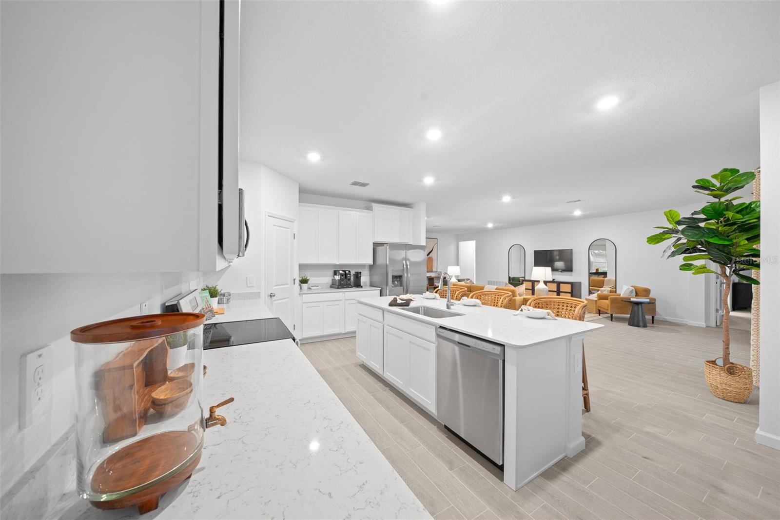 Image 17 of 35 For 14192 Convergence Boulevard