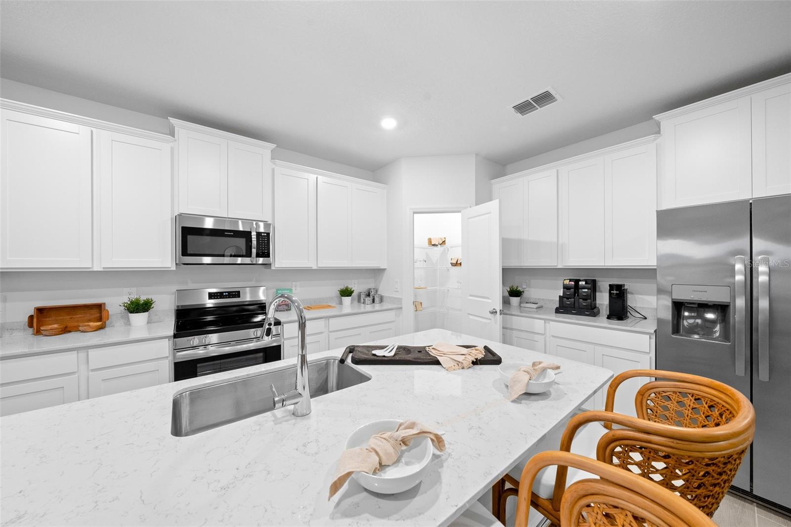 Image 18 of 35 For 14192 Convergence Boulevard