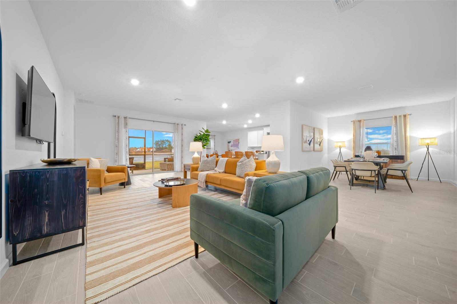 Image 22 of 35 For 14192 Convergence Boulevard