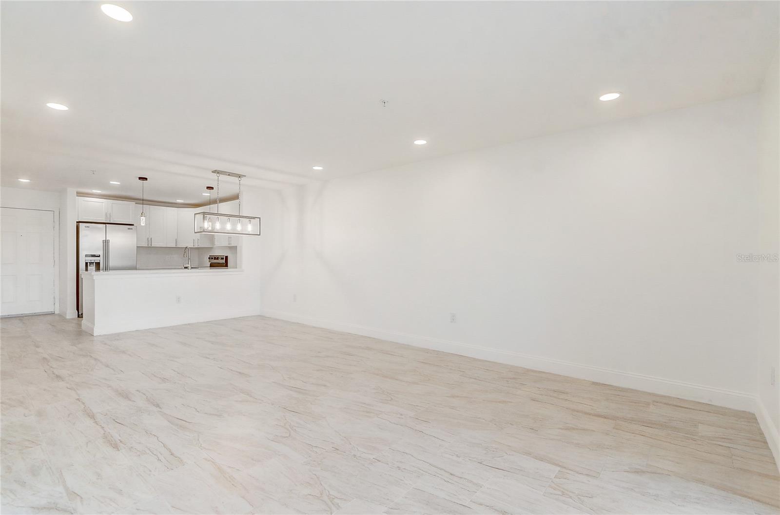 Image 10 of 39 For 13941 Fairway Island Drive 723