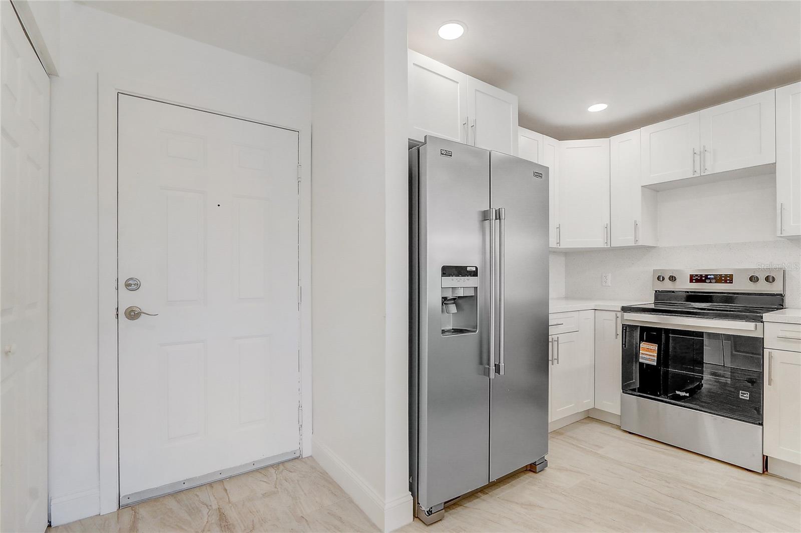 Image 13 of 39 For 13941 Fairway Island Drive 723