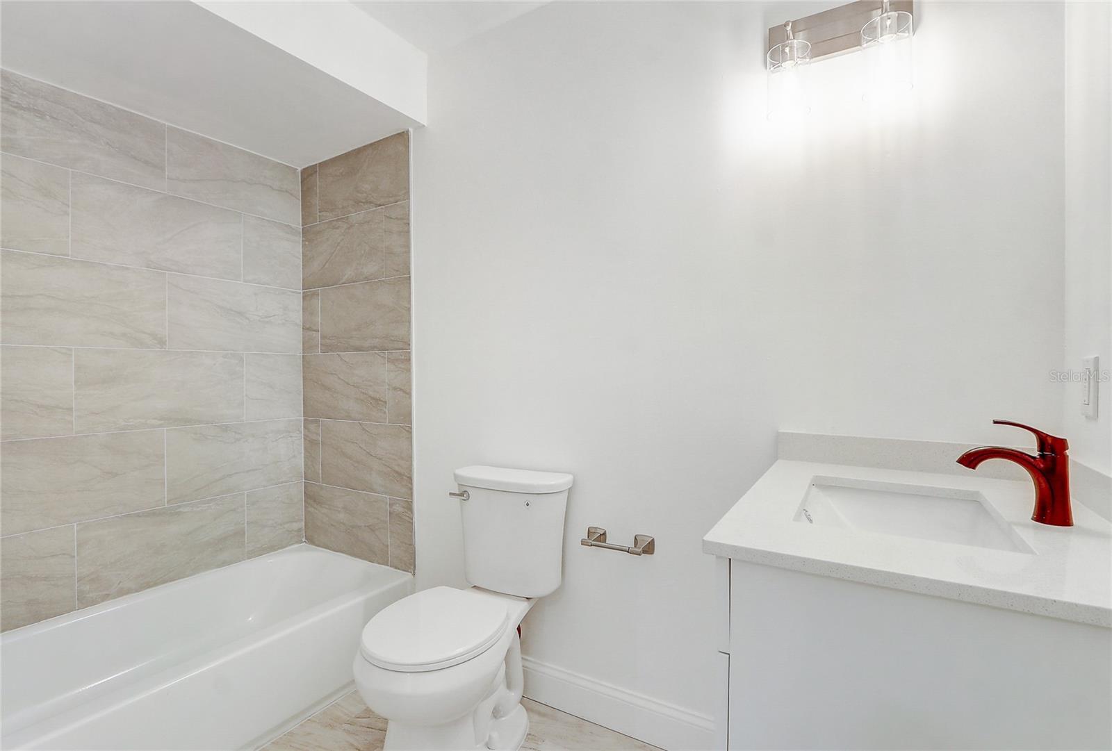 Image 18 of 39 For 13941 Fairway Island Drive 723