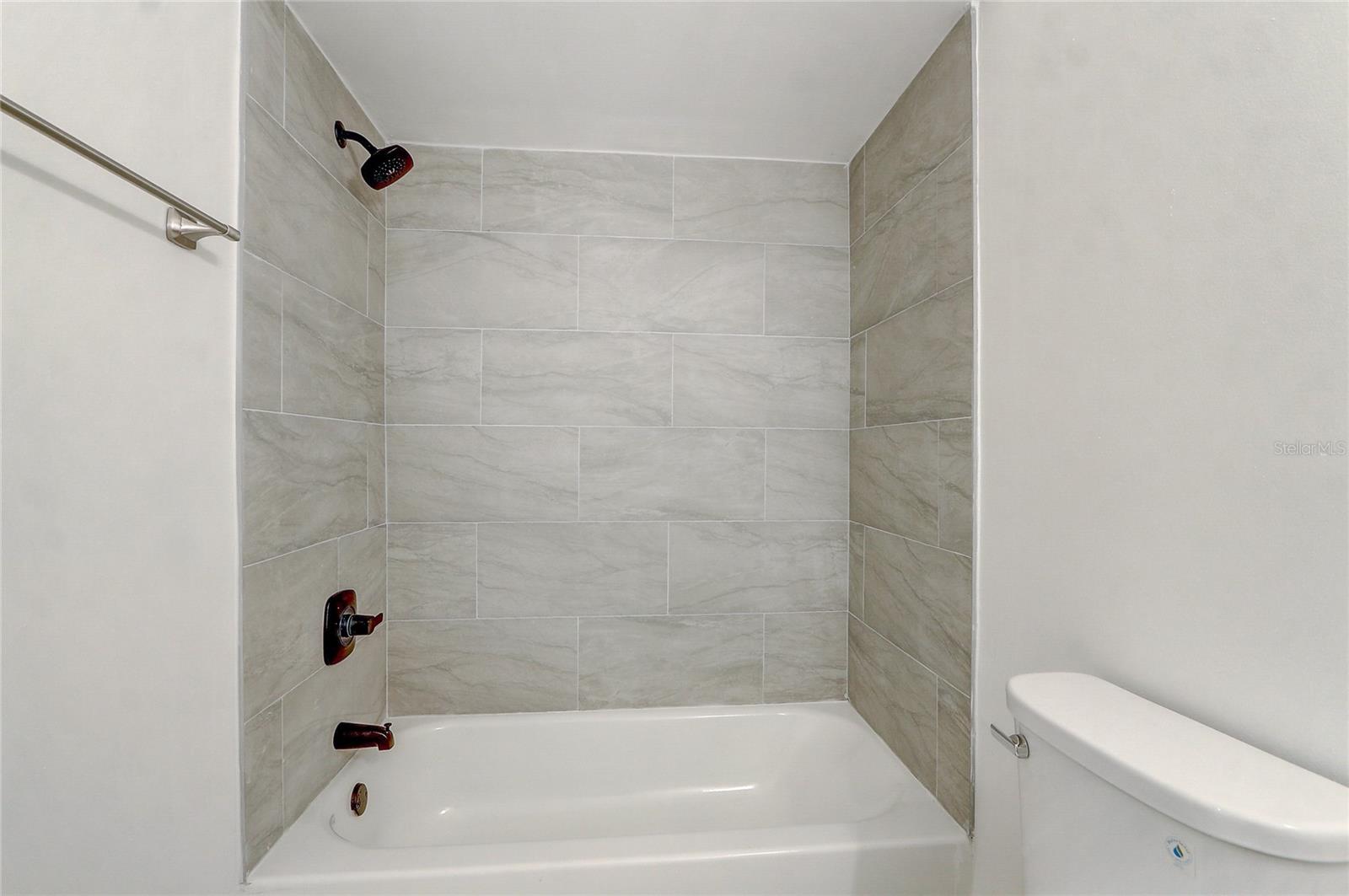 Image 19 of 39 For 13941 Fairway Island Drive 723