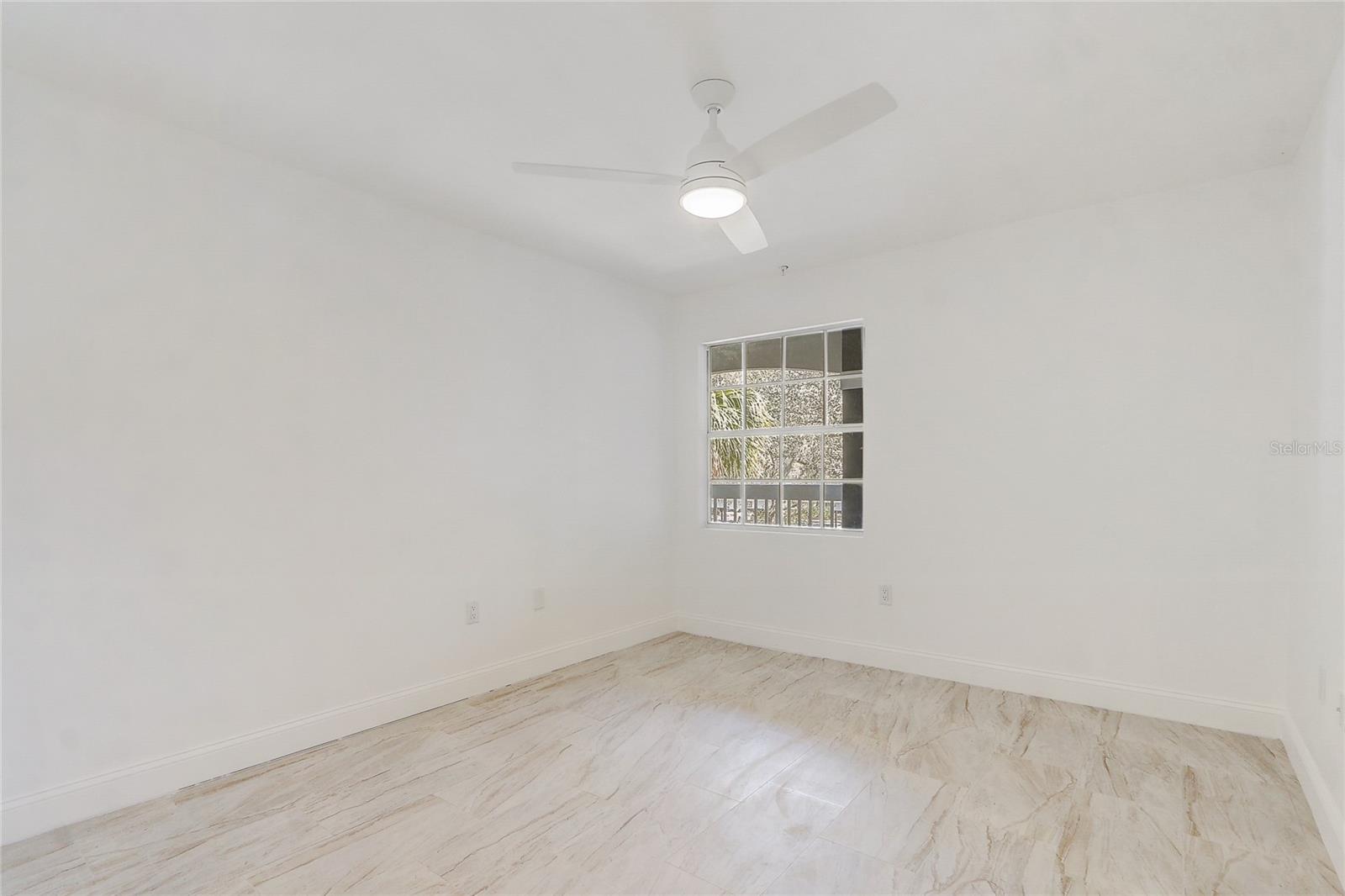 Image 20 of 39 For 13941 Fairway Island Drive 723