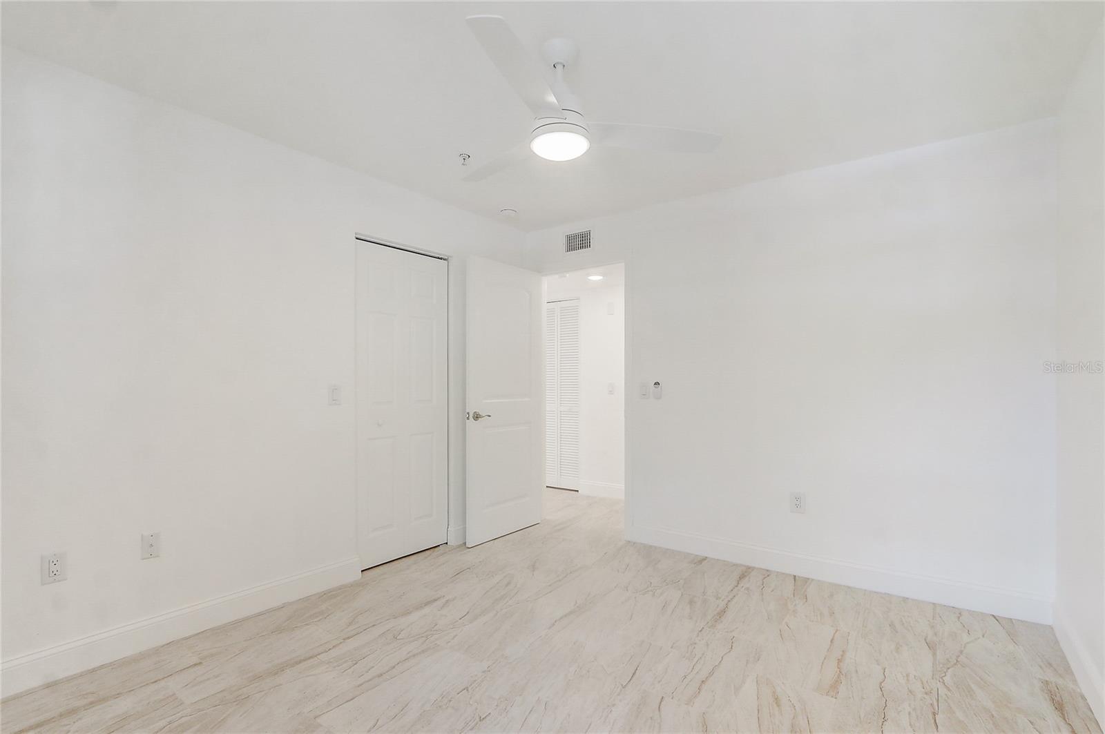 Image 21 of 39 For 13941 Fairway Island Drive 723