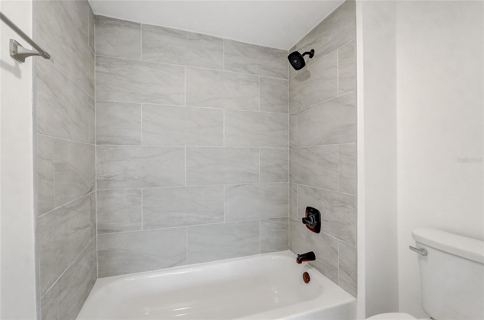 Image 27 of 39 For 13941 Fairway Island Drive 723