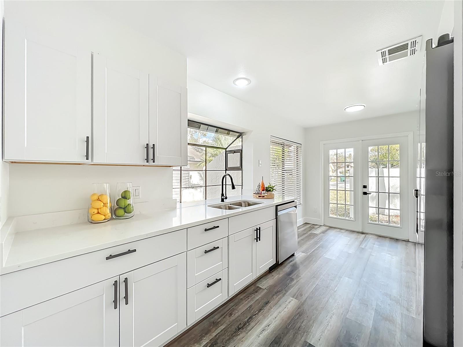 Image 14 of 88 For 700 Lakeside Place