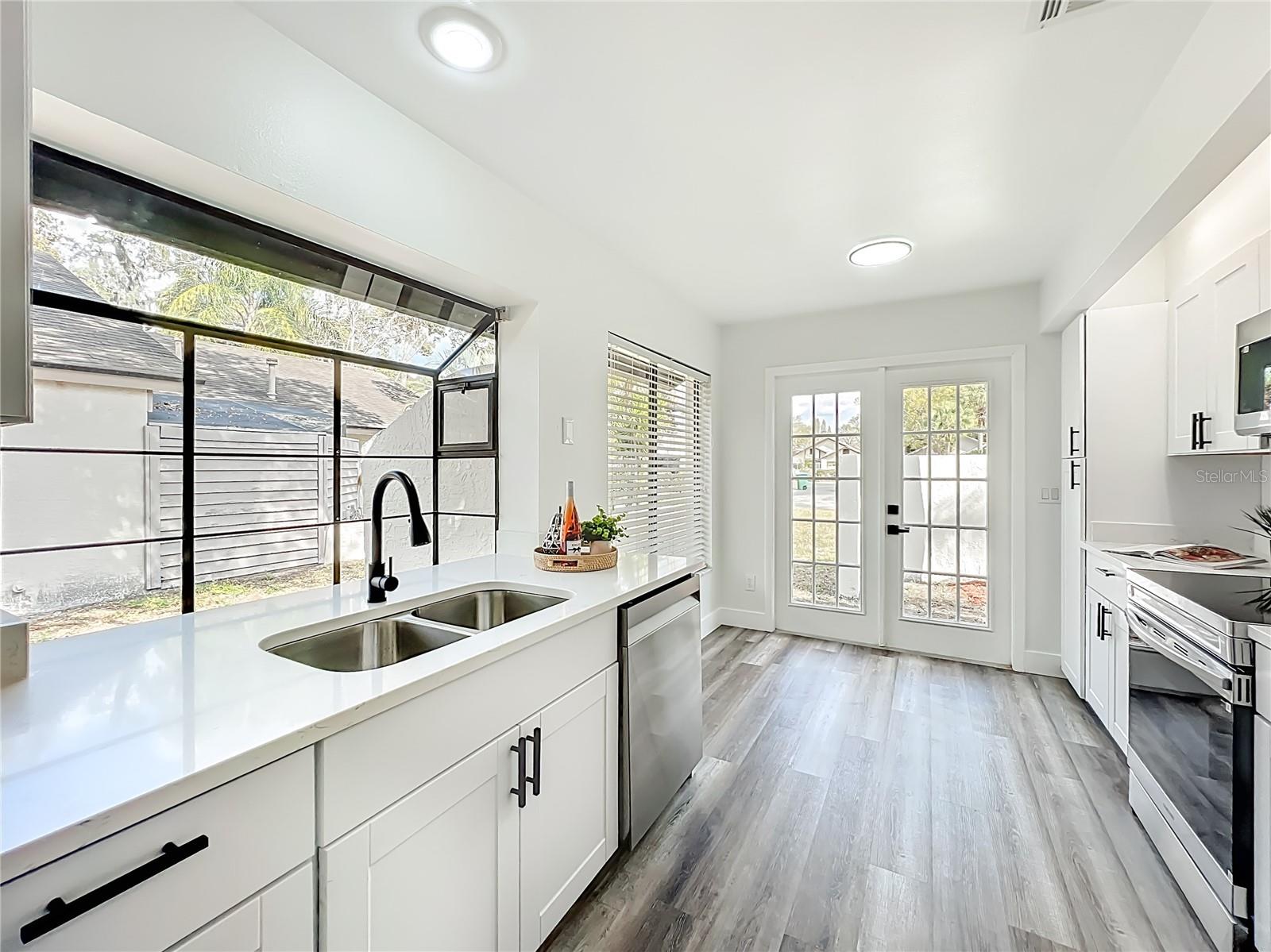 Image 15 of 88 For 700 Lakeside Place