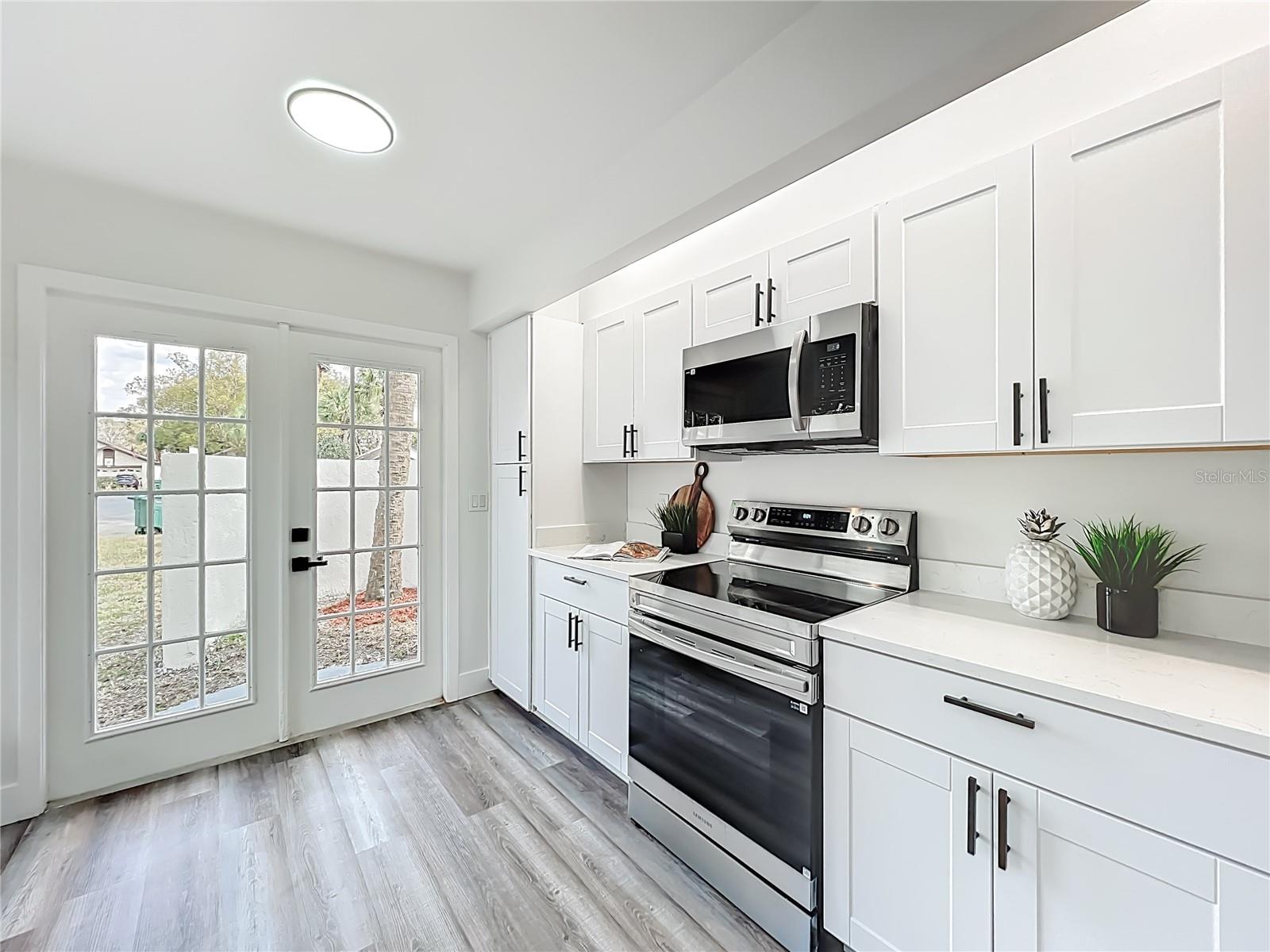 Image 18 of 88 For 700 Lakeside Place