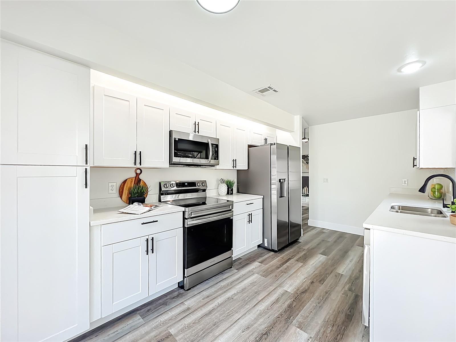 Image 21 of 88 For 700 Lakeside Place