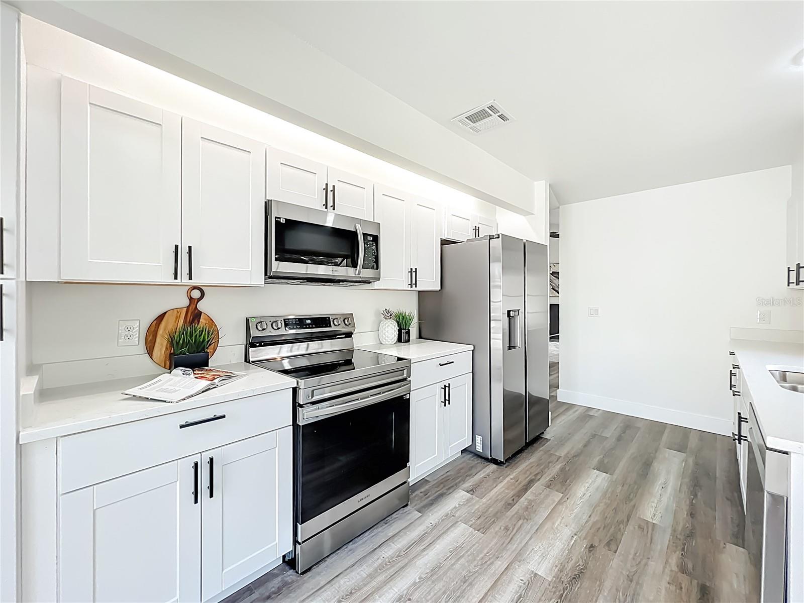 Image 22 of 88 For 700 Lakeside Place