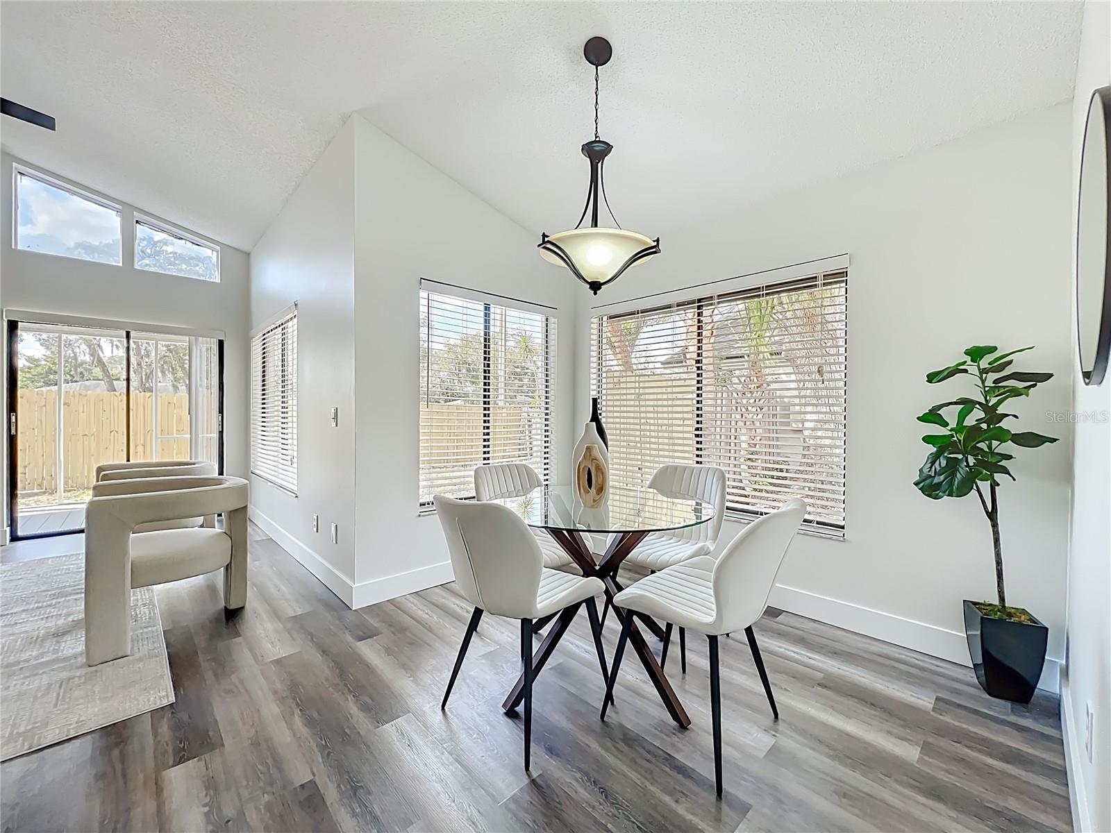 Image 26 of 88 For 700 Lakeside Place