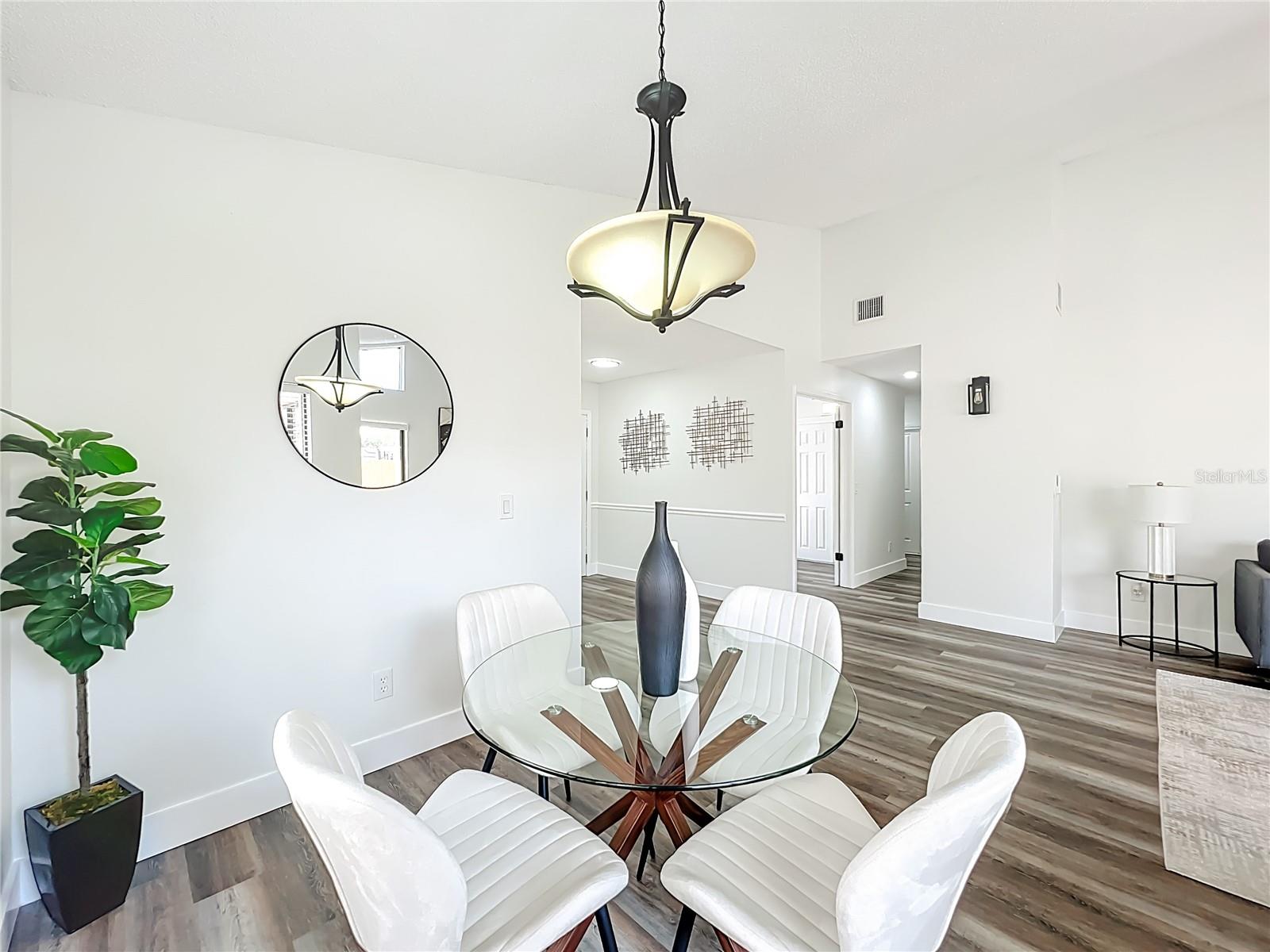 Image 28 of 88 For 700 Lakeside Place