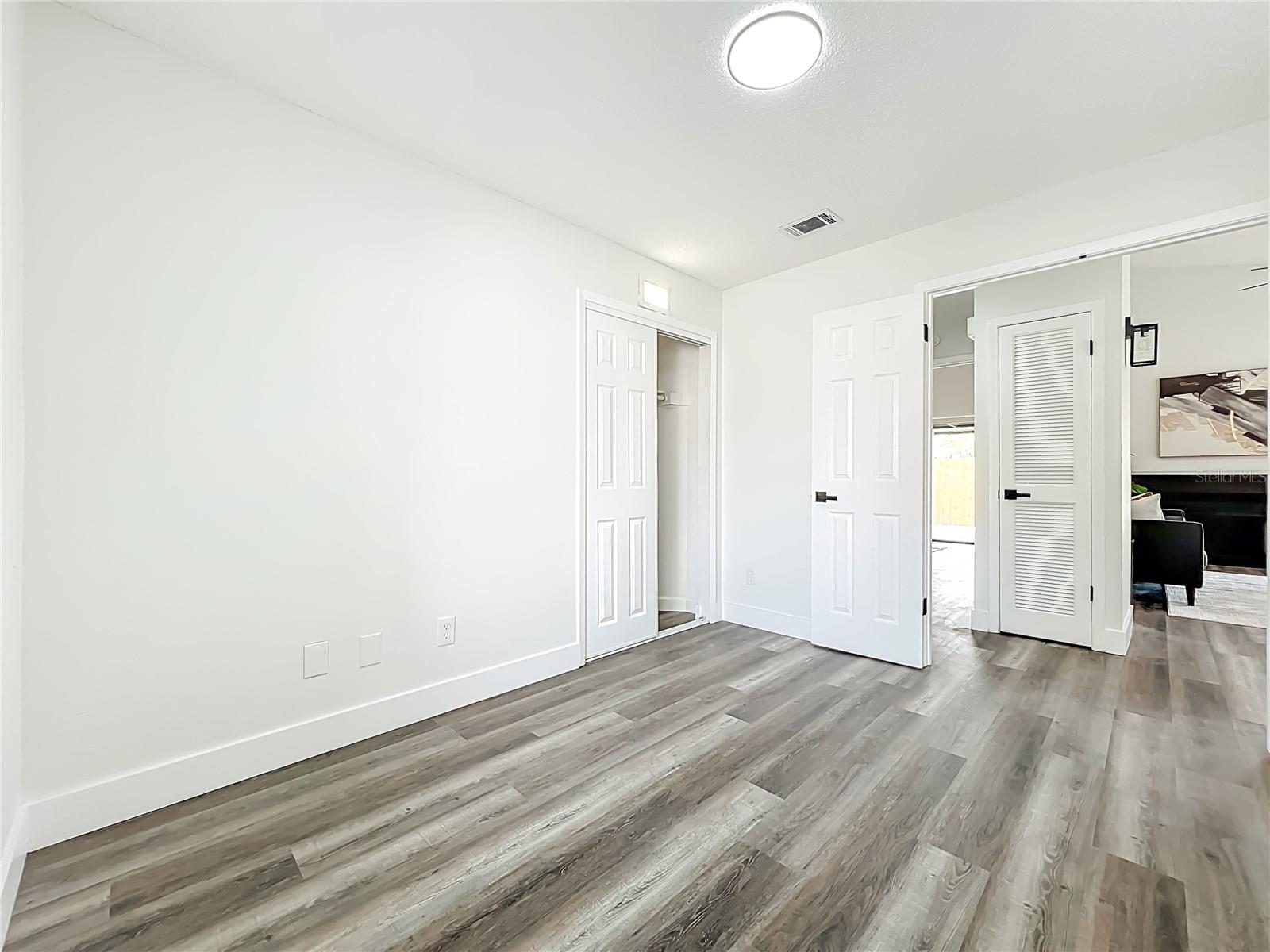 Image 36 of 88 For 700 Lakeside Place