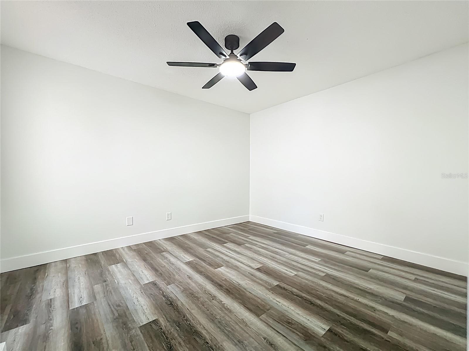 Image 37 of 88 For 700 Lakeside Place