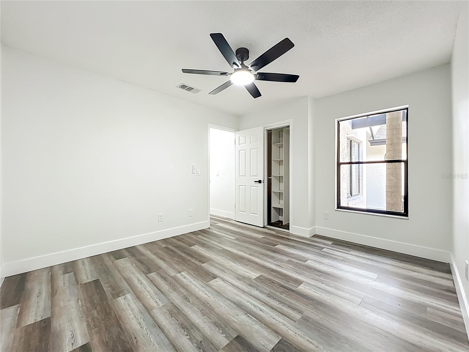 Image 38 of 88 For 700 Lakeside Place