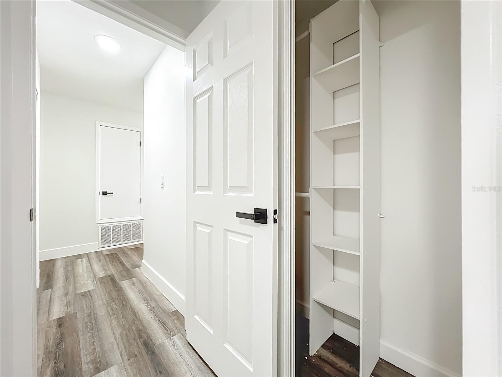 Image 39 of 88 For 700 Lakeside Place