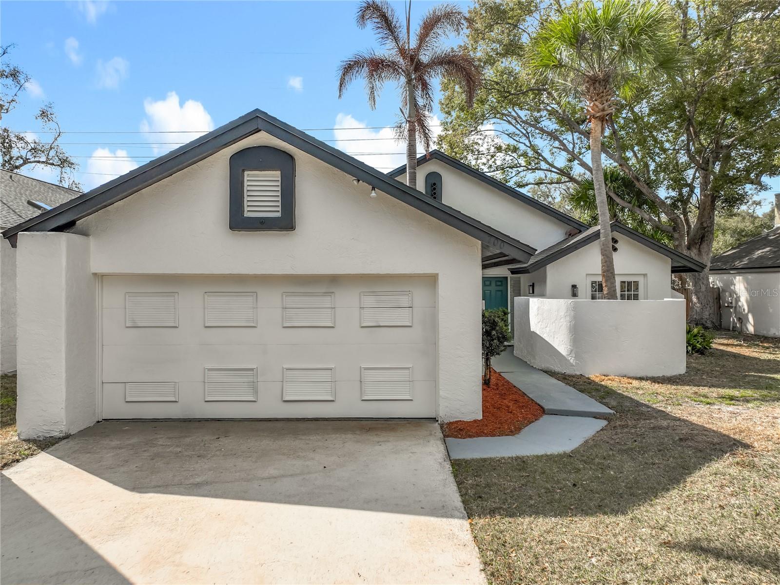 Image 4 of 88 For 700 Lakeside Place