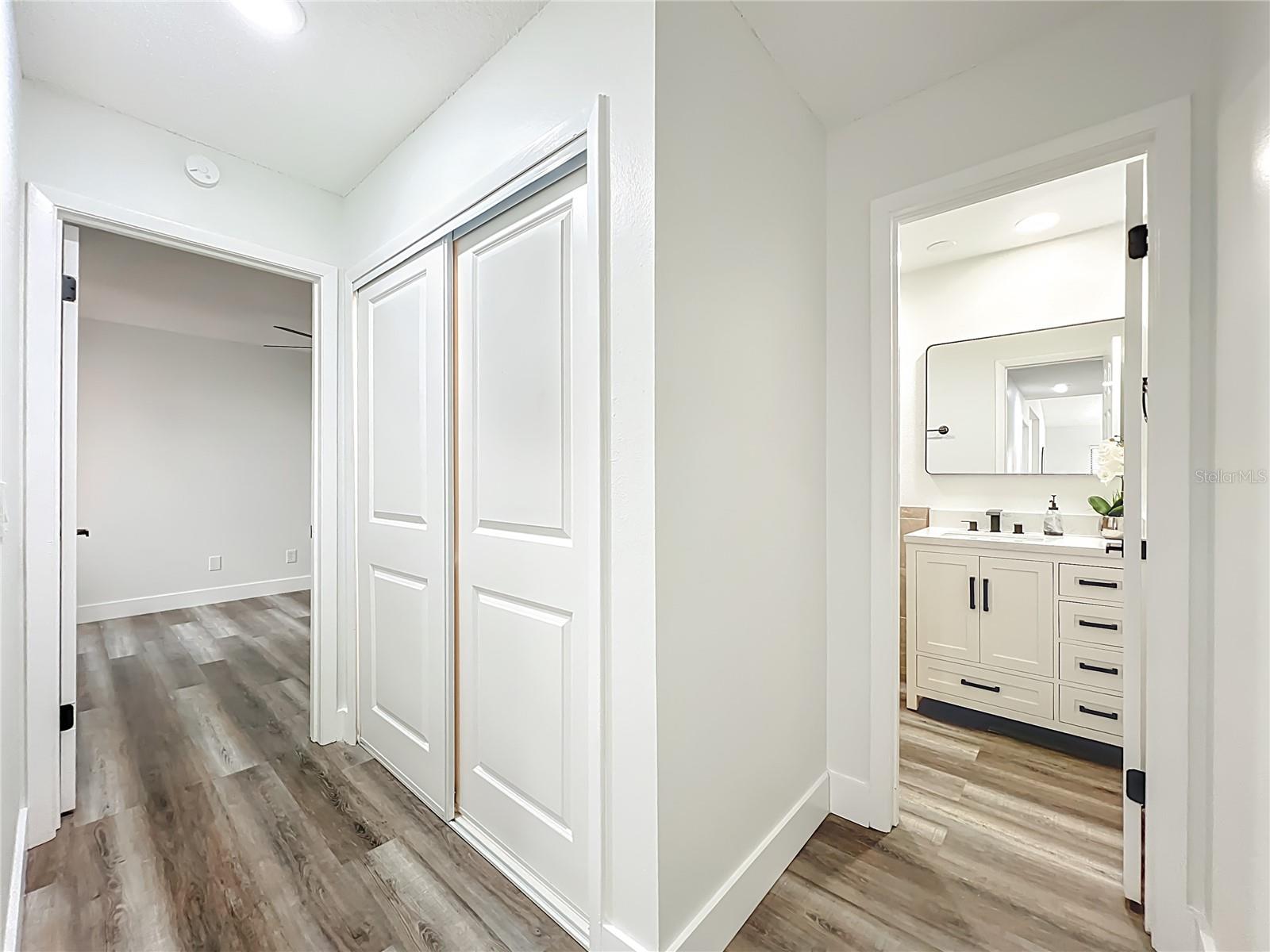 Image 40 of 88 For 700 Lakeside Place