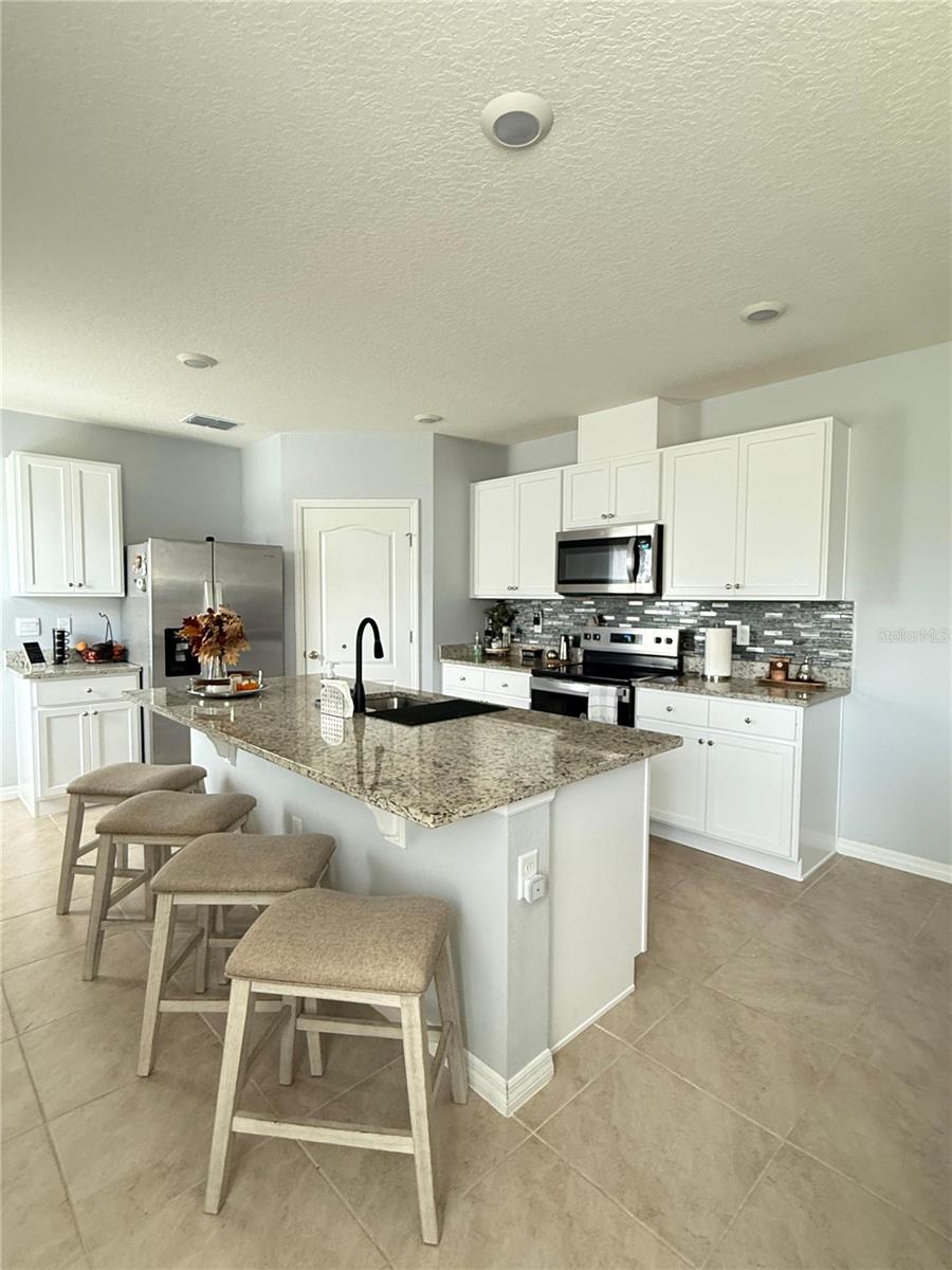 Image 4 of 19 For 605 Park Place Boulevard