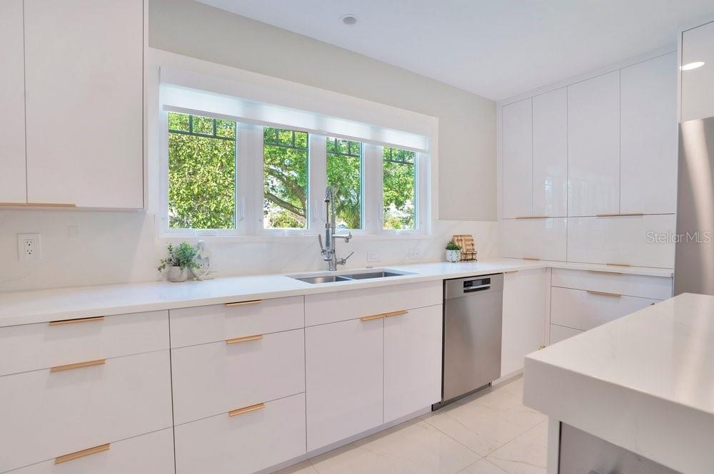 Image 9 of 49 For 1651 Westchester Avenue