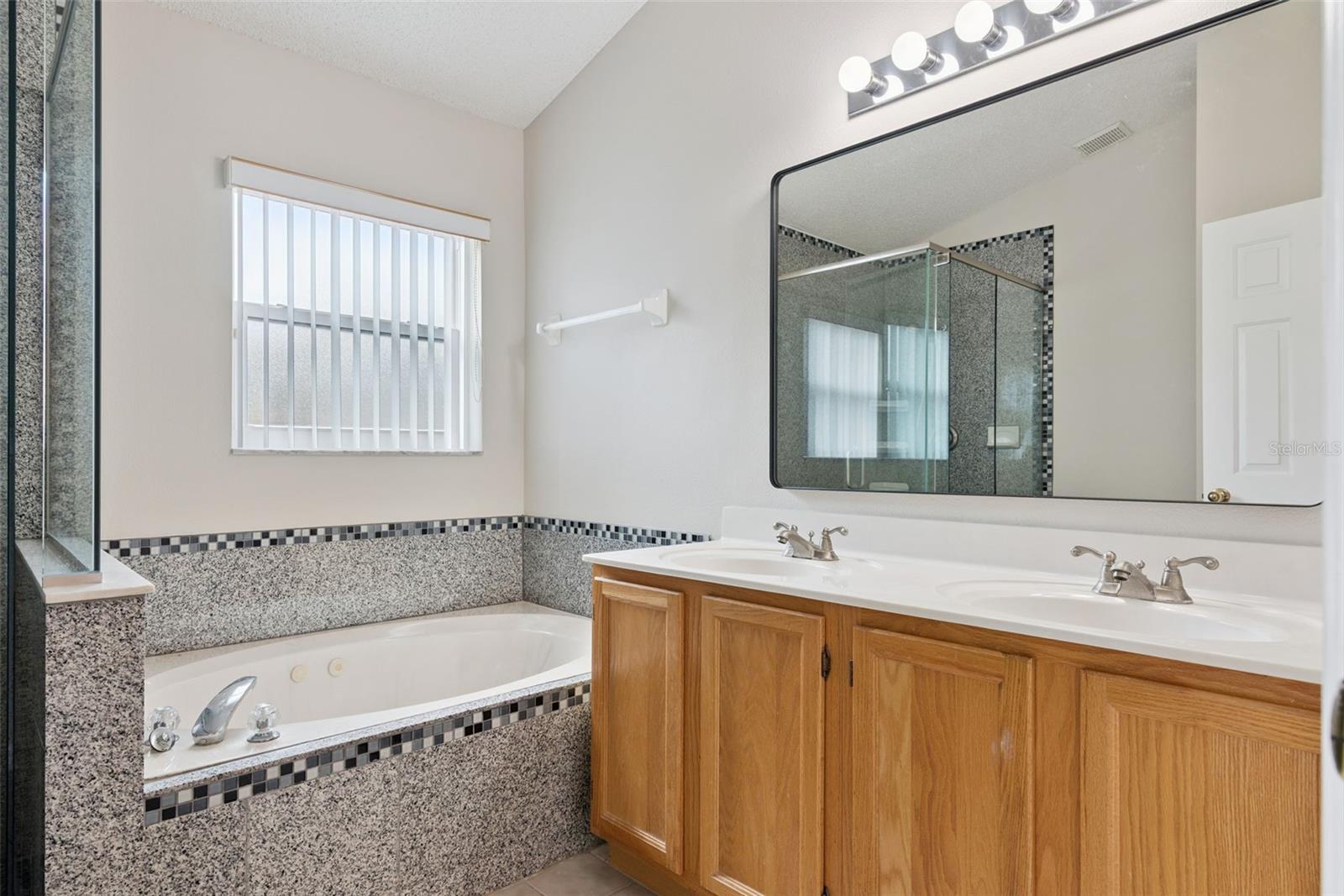 Image 28 of 42 For 11453 Kenley Circle