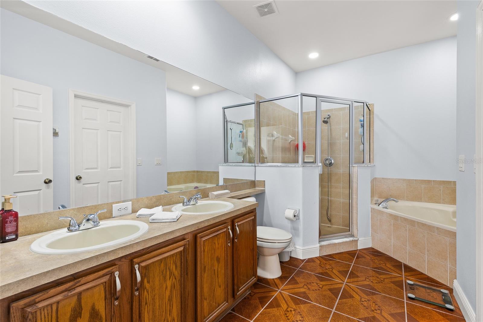 Image 15 of 32 For 2157 Island Walk Drive