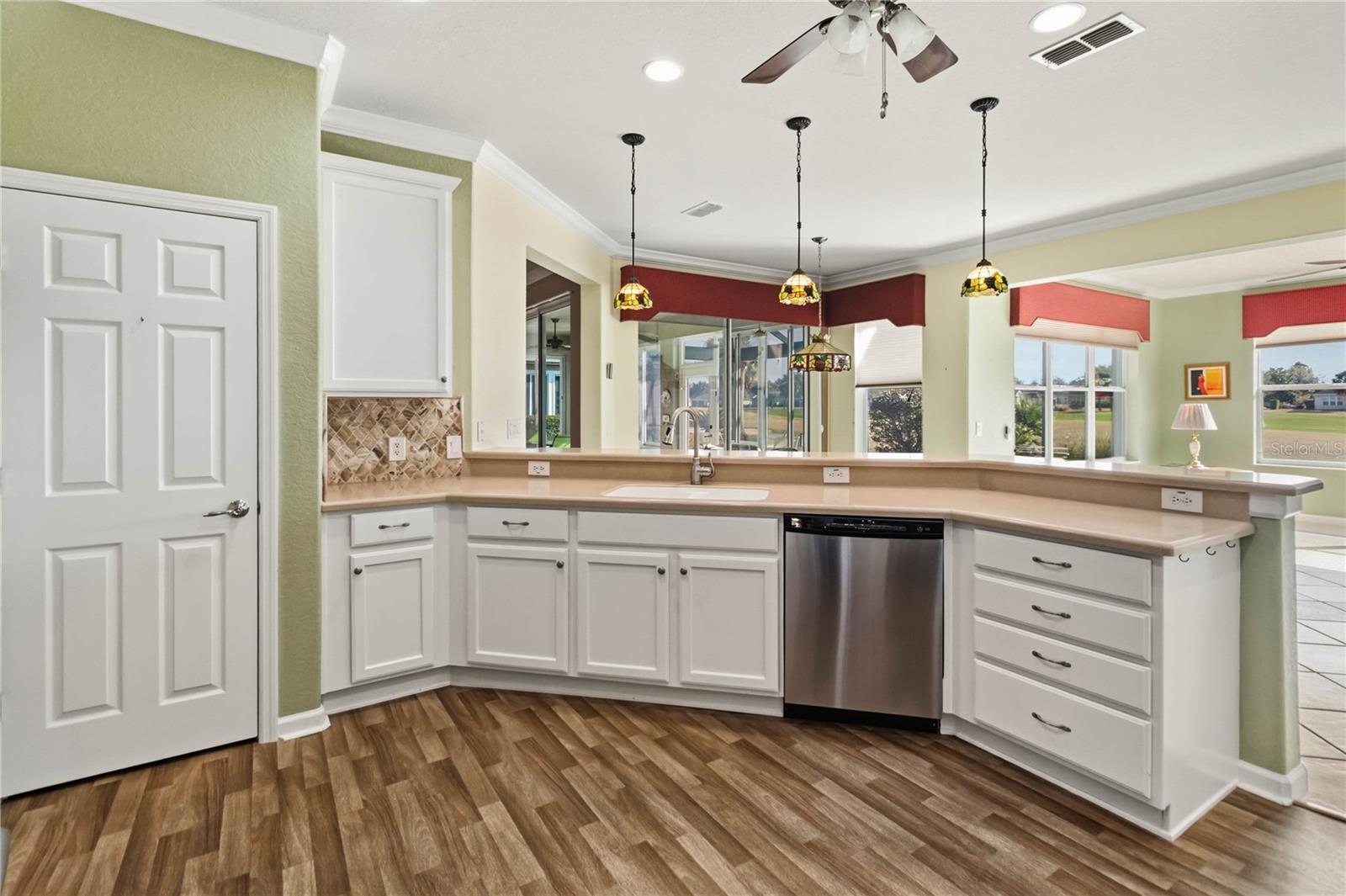 Image 17 of 61 For 9439 71st Loop